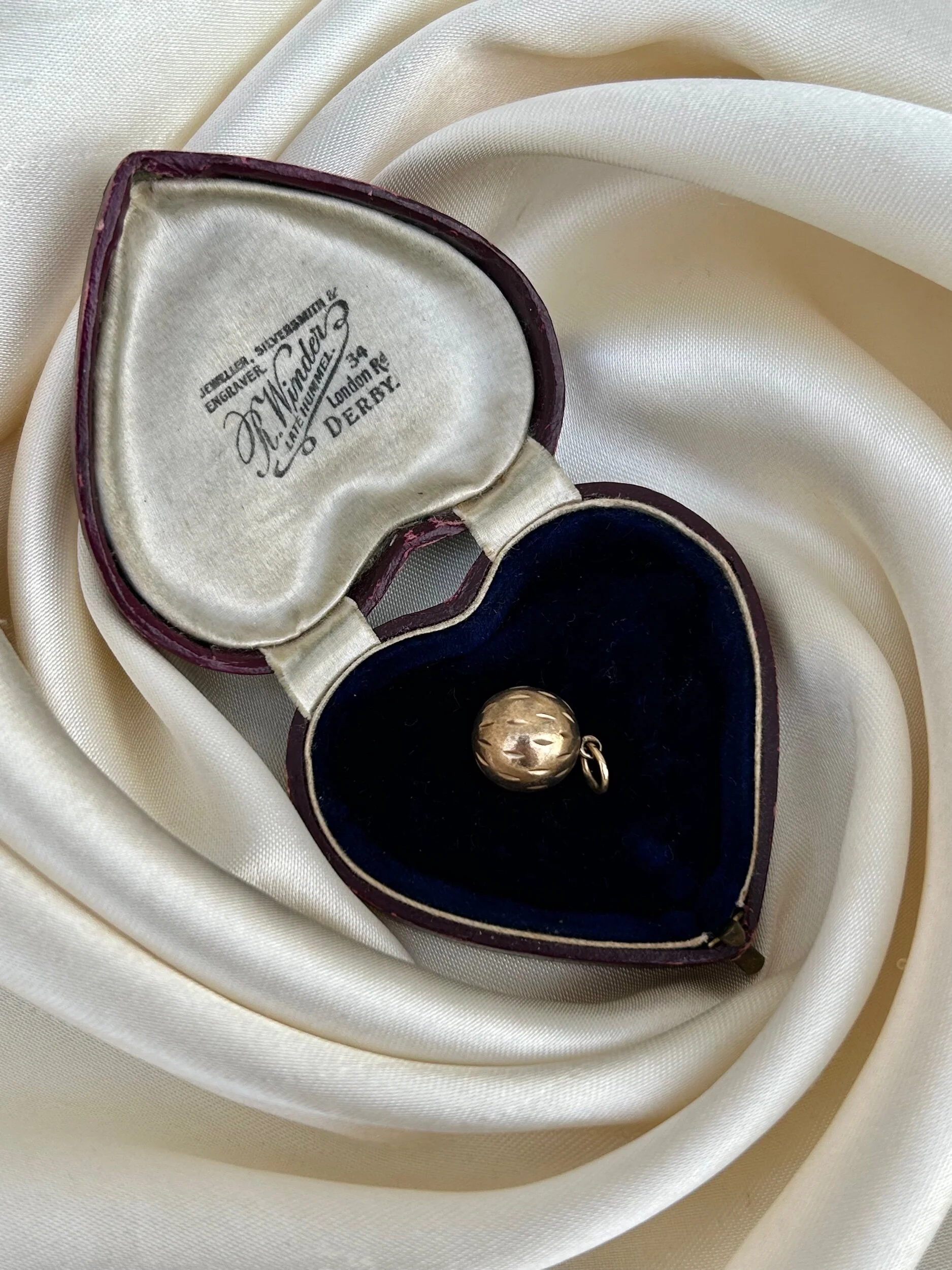 FD3D330B-5E76-46E4-BAEB-1071A5F8A435