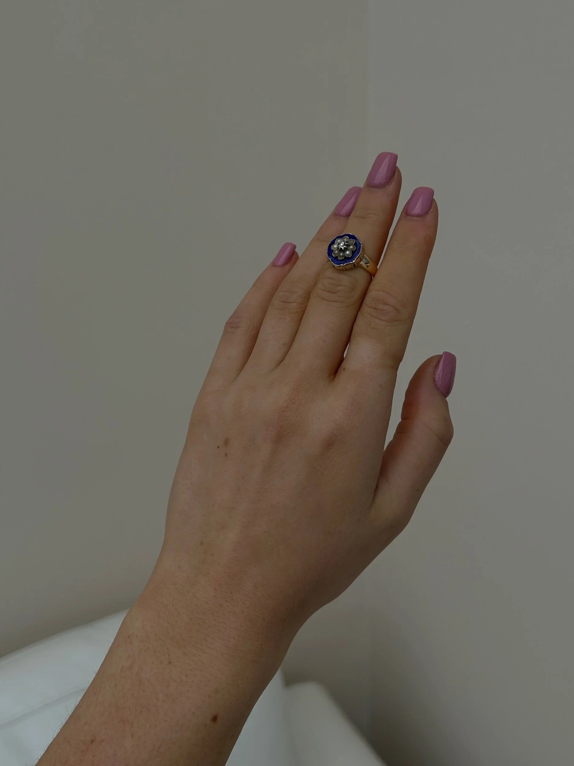 7DB1C942-4E90-4BBE-ACCB-9234355E9C6E