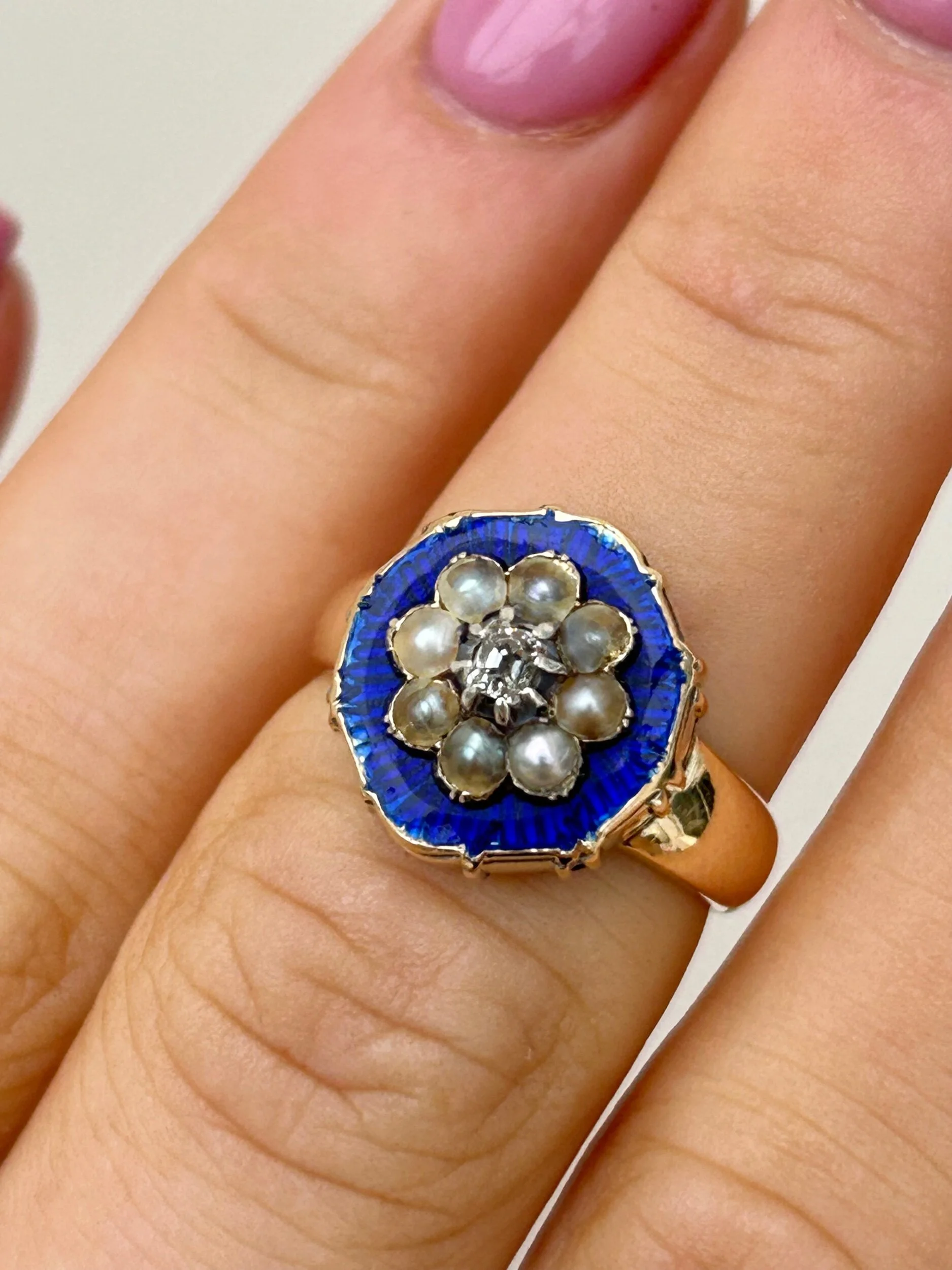 507F31F5-175E-4BE1-AF13-8D41A306E33F