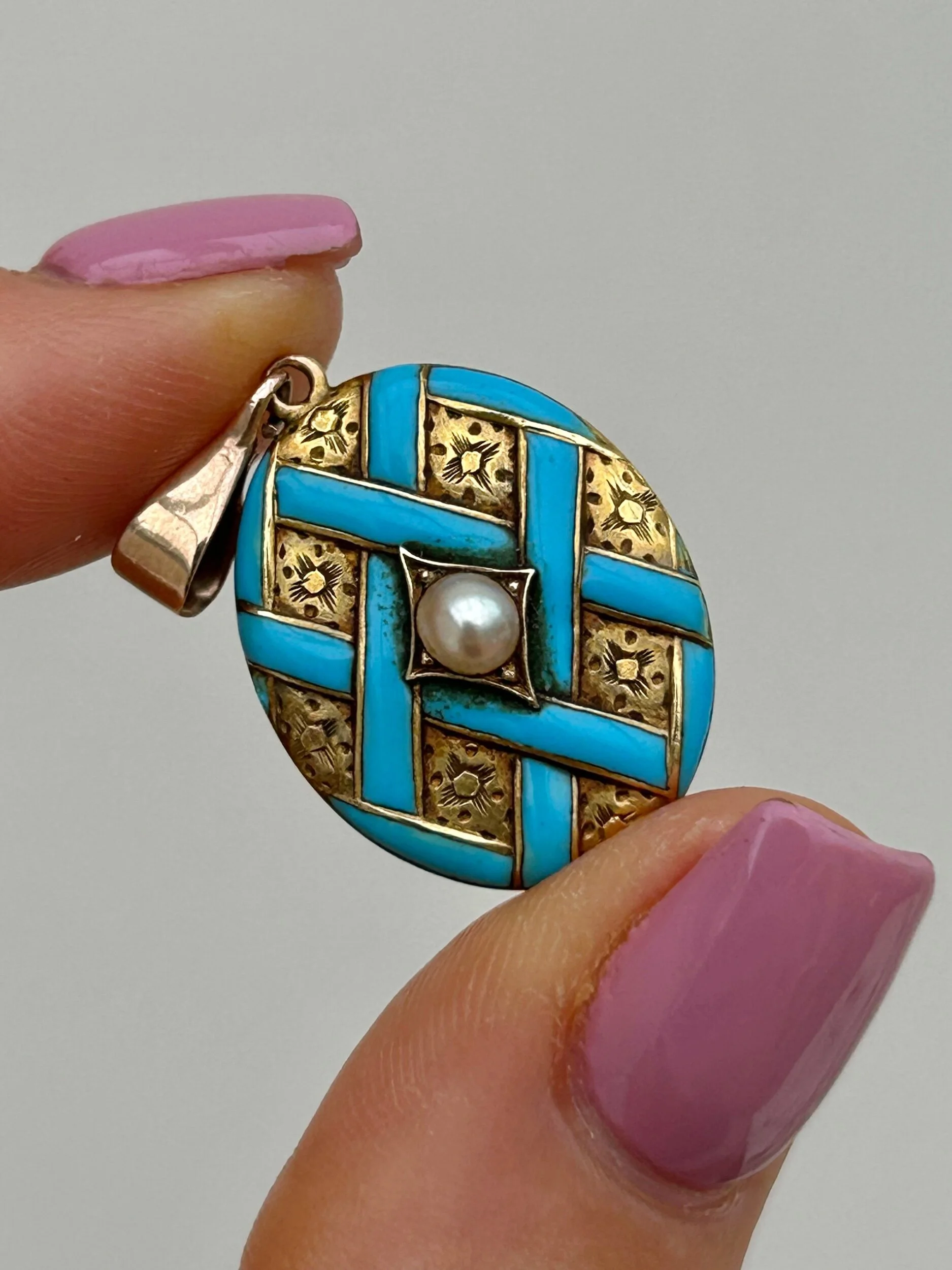 BEDBEFC1-EDC1-4261-8596-F2B8C7F8A813