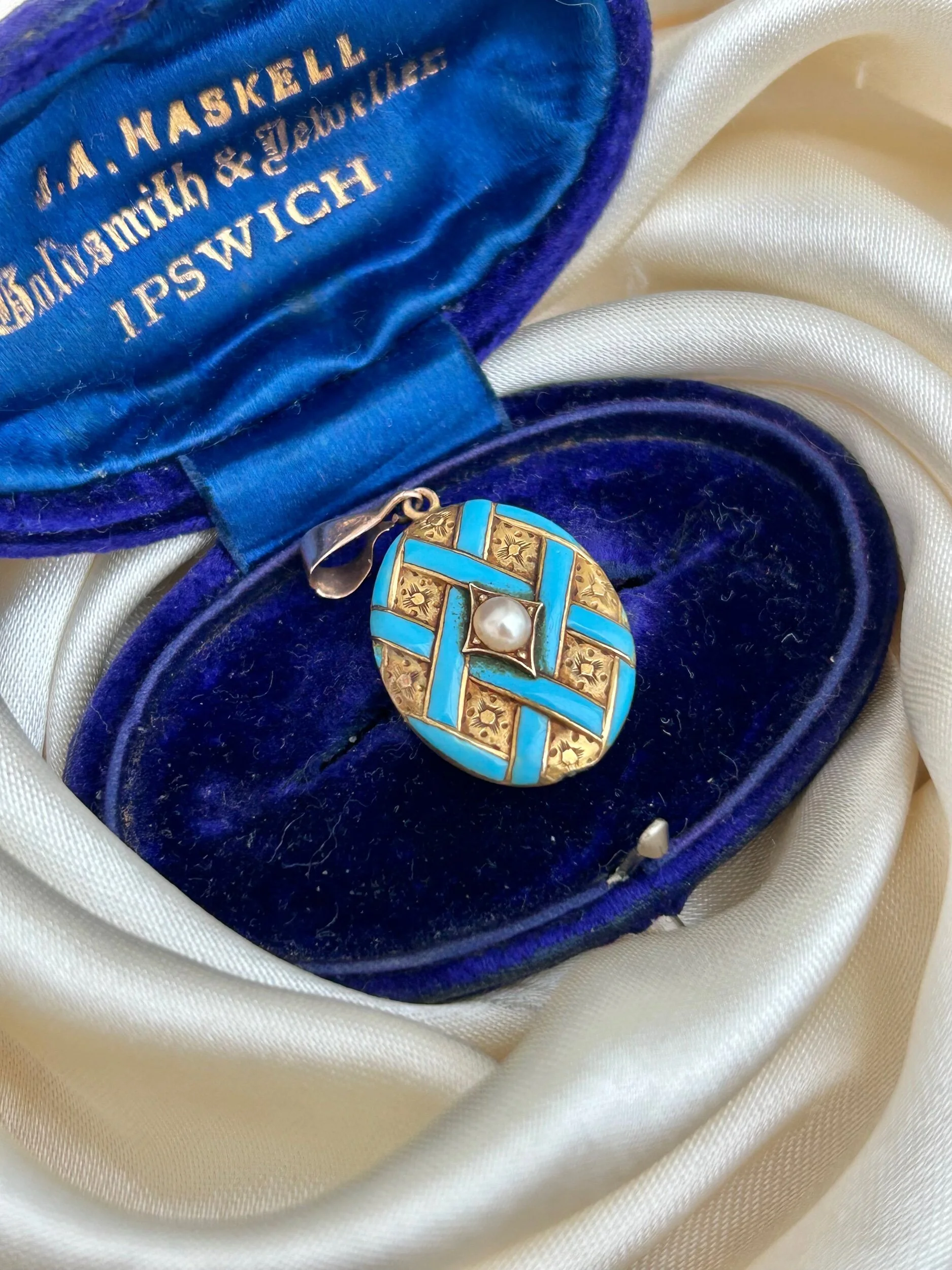 E3FB9B64-1C95-4A48-933B-80DA45AEE6BC