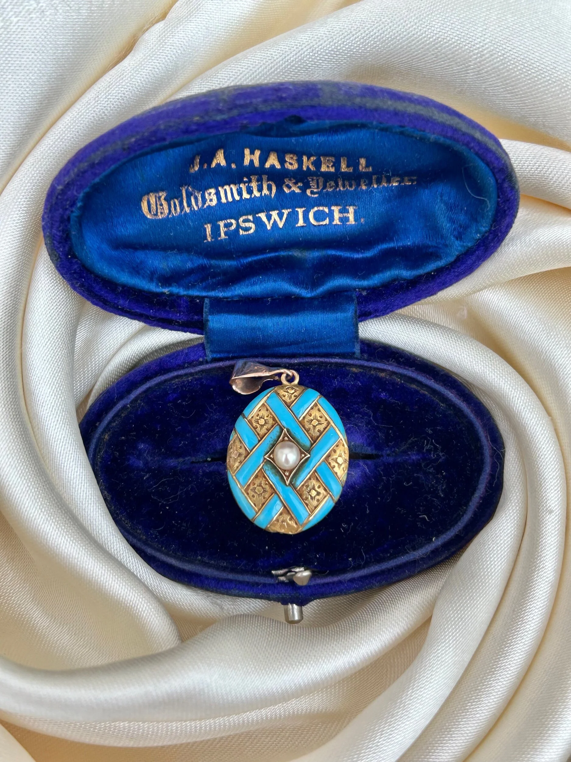 6A16E0B2-114E-4D90-983A-B7B451AC93E4