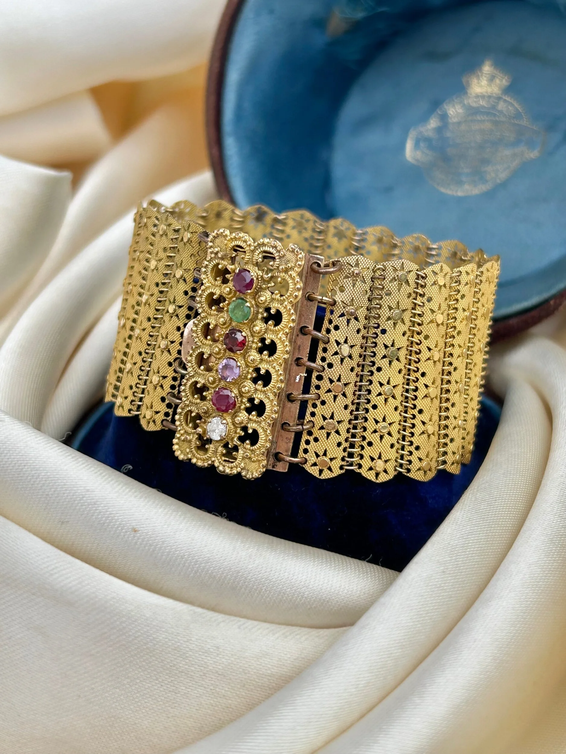 3884C6A2-5EFE-41EA-812D-DF52F3FA98F2