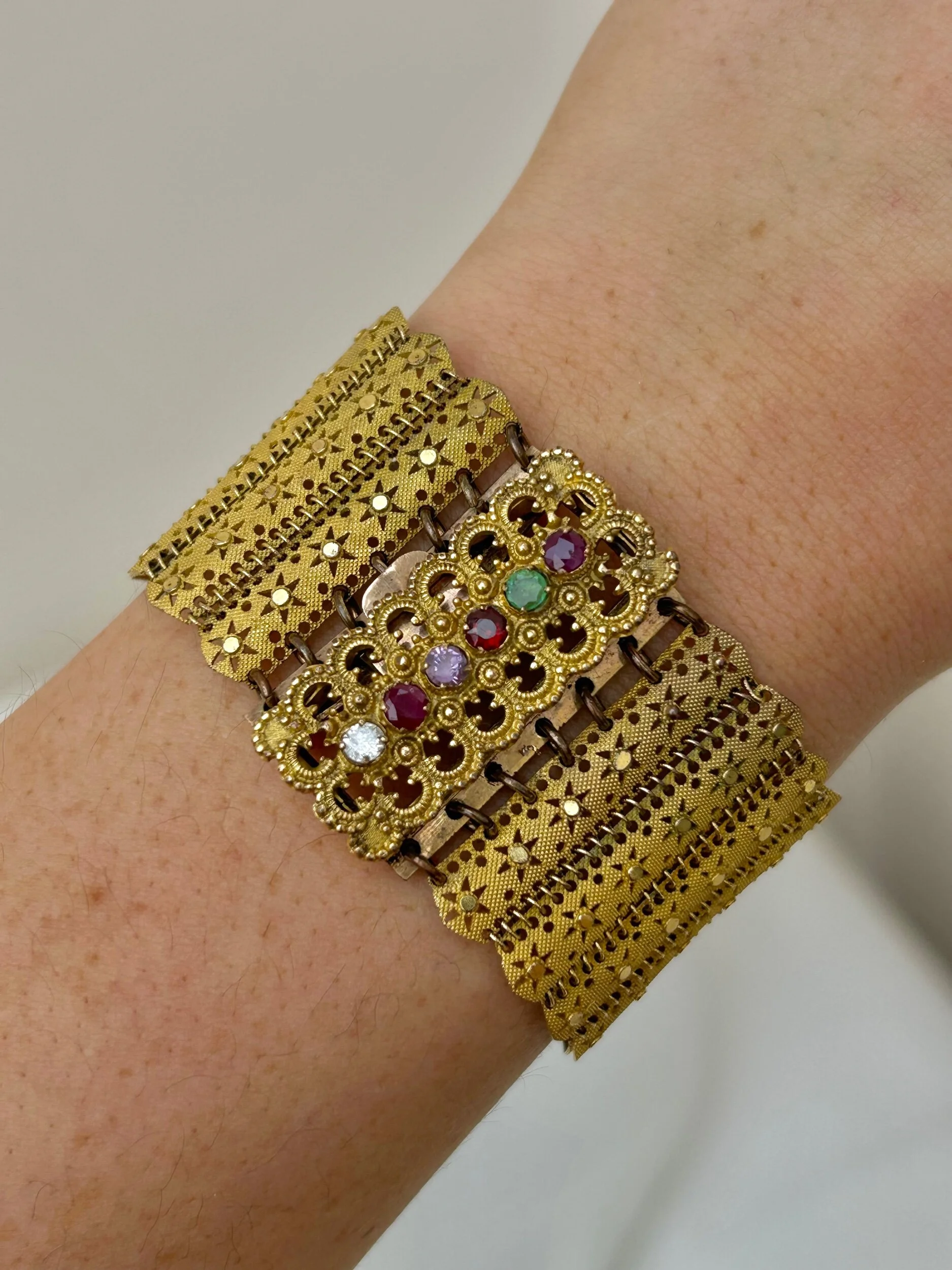 A51AF5AF-08BD-4EEE-B4F5-81D8B4944C34