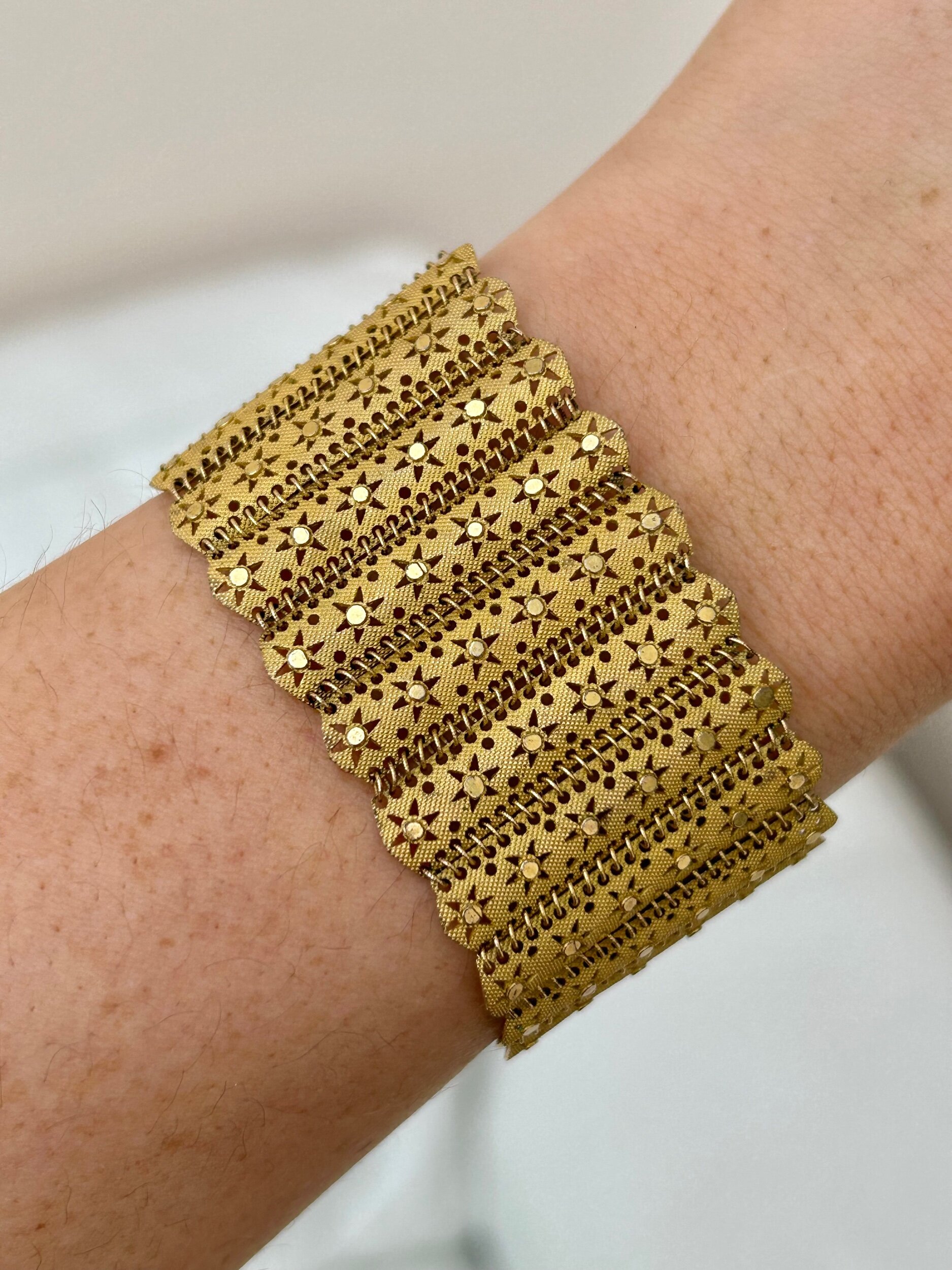 44C5EC33-DA2E-400F-9407-56F5B68A07BA