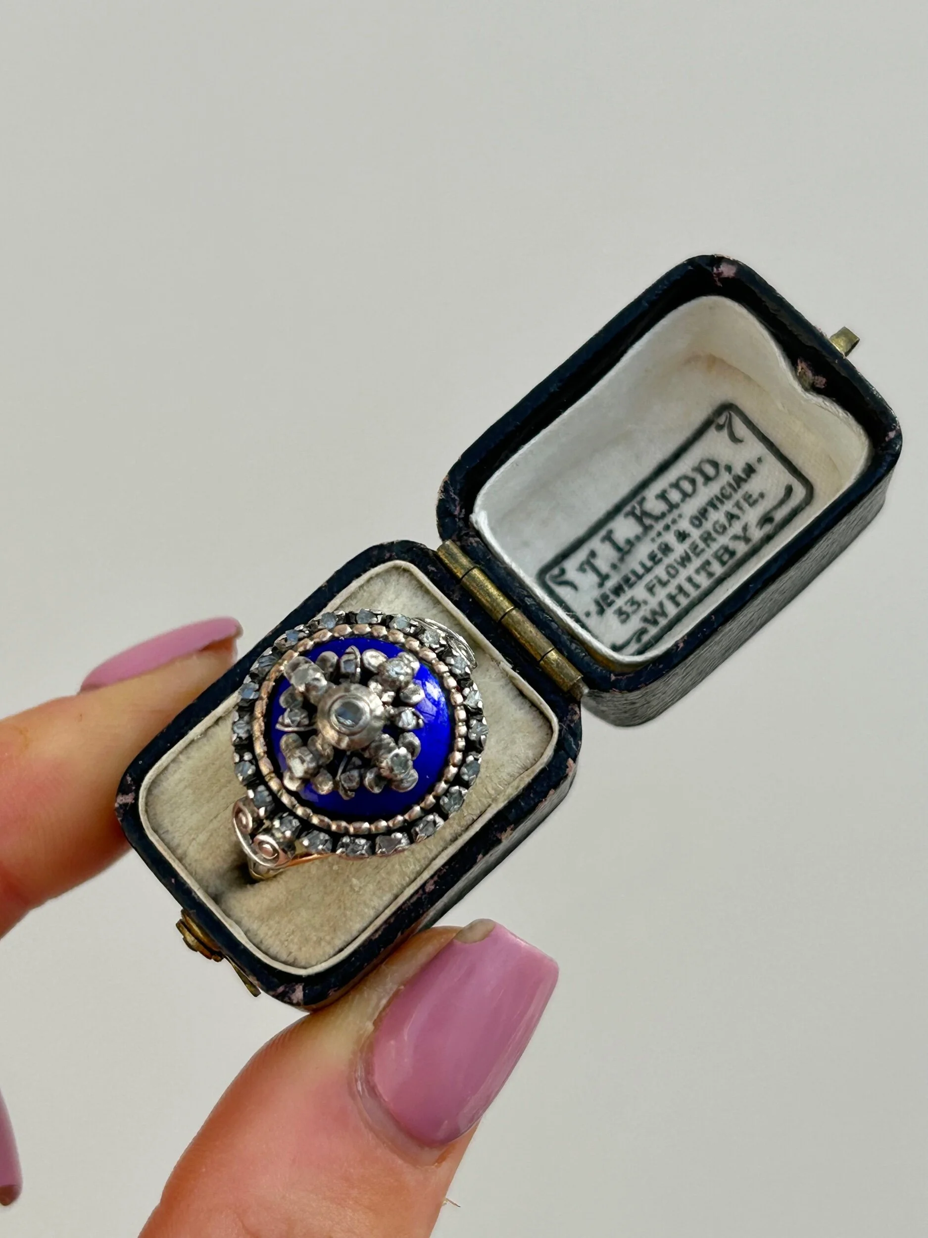 4C2752B0-5527-4B6E-AF7B-65465BBFA7E0