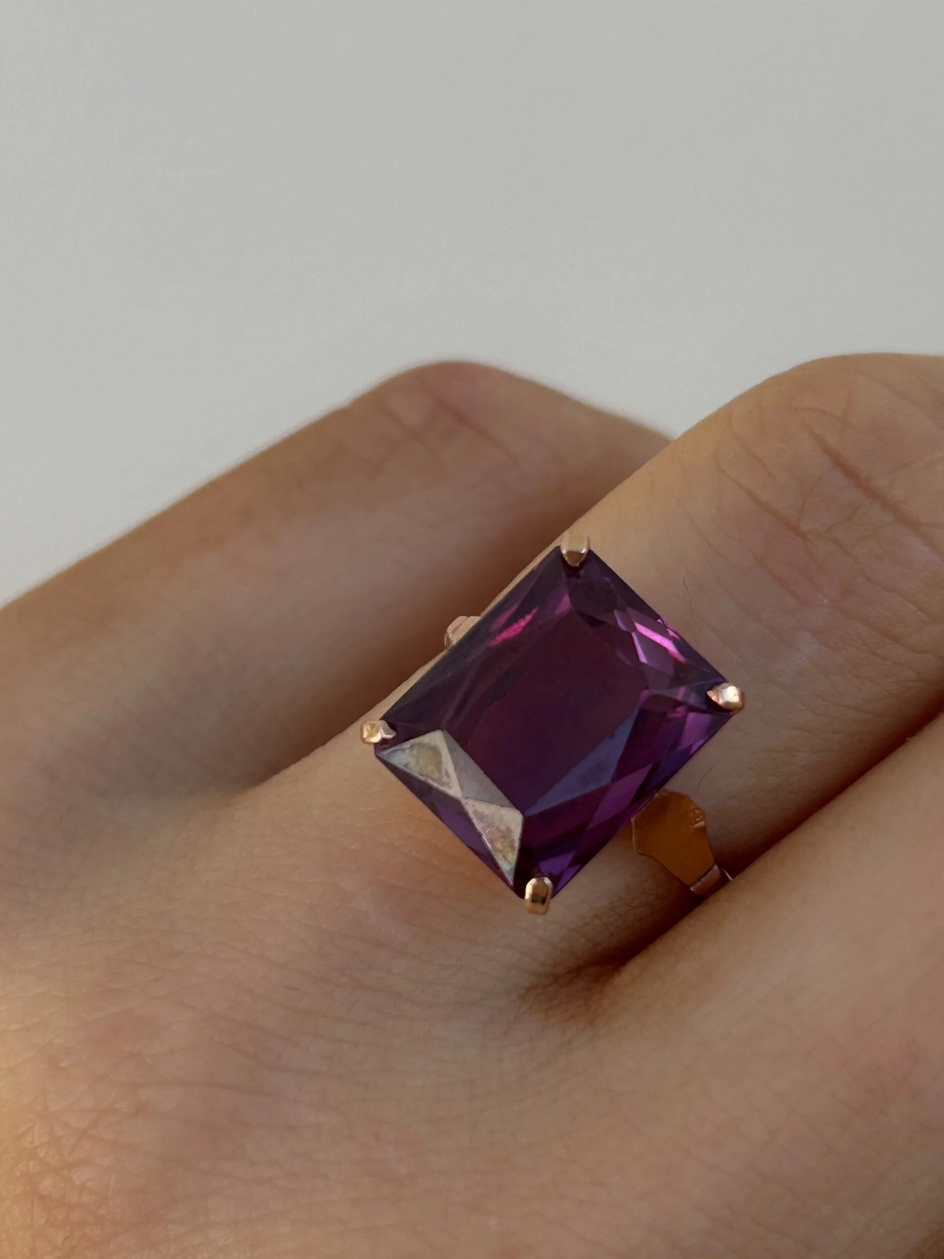 9041EC1B-D811-41D8-9FAF-E58F4EF6D5F4