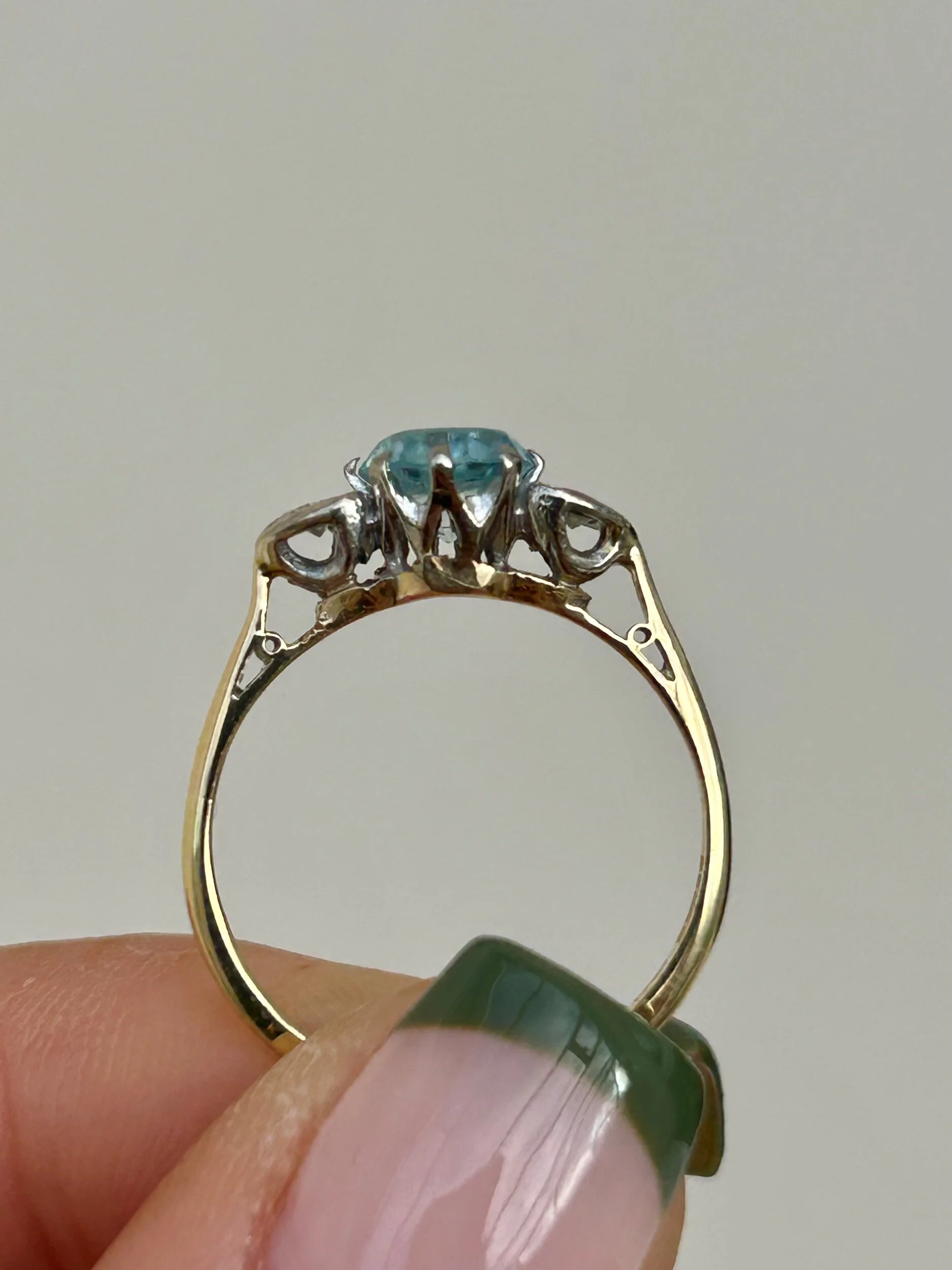 D8C36C70-2338-4F15-85CD-EE22C15B5171