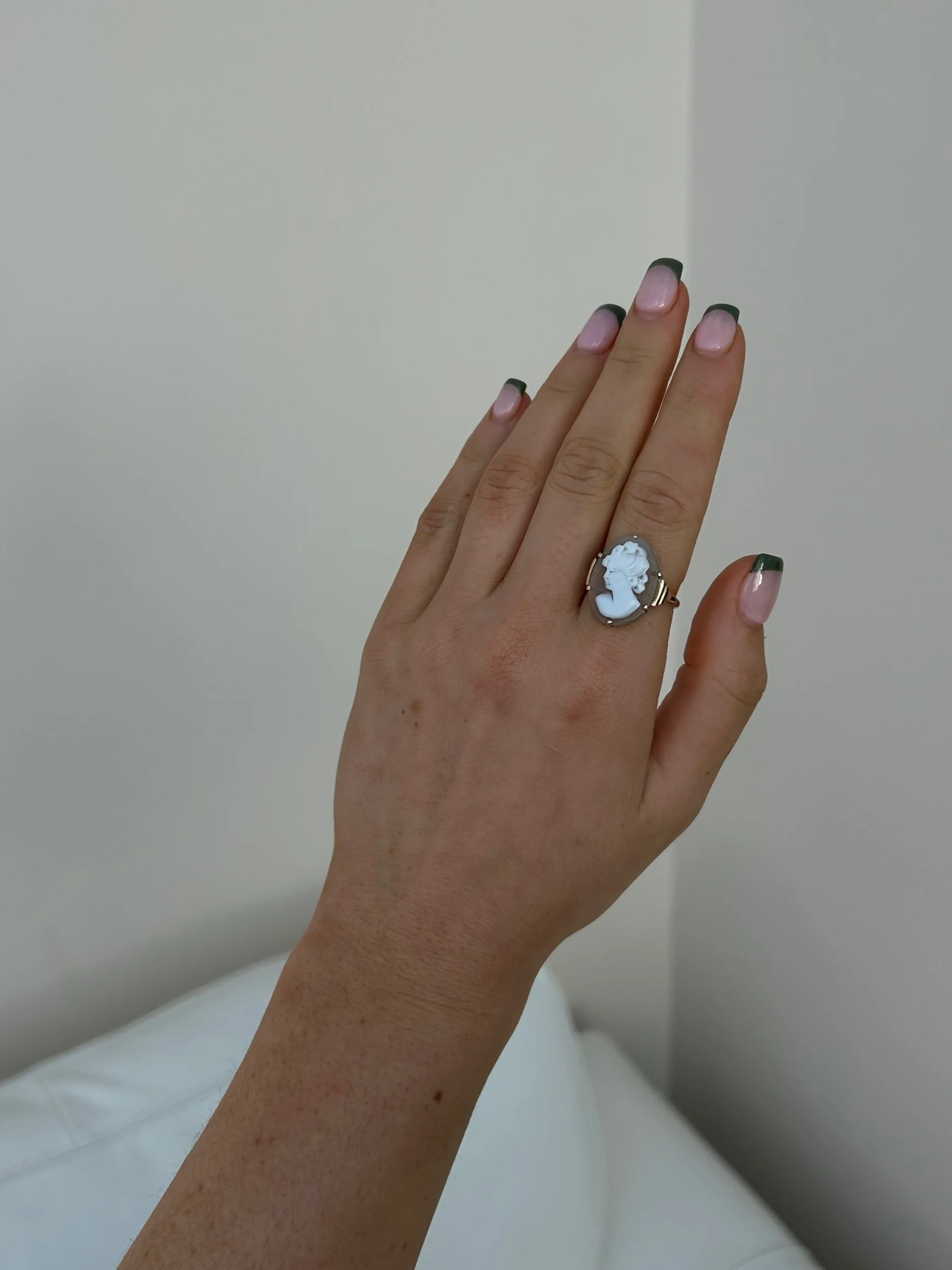 F6E3F858-267E-403C-B2D9-A6F5DF2A5C14