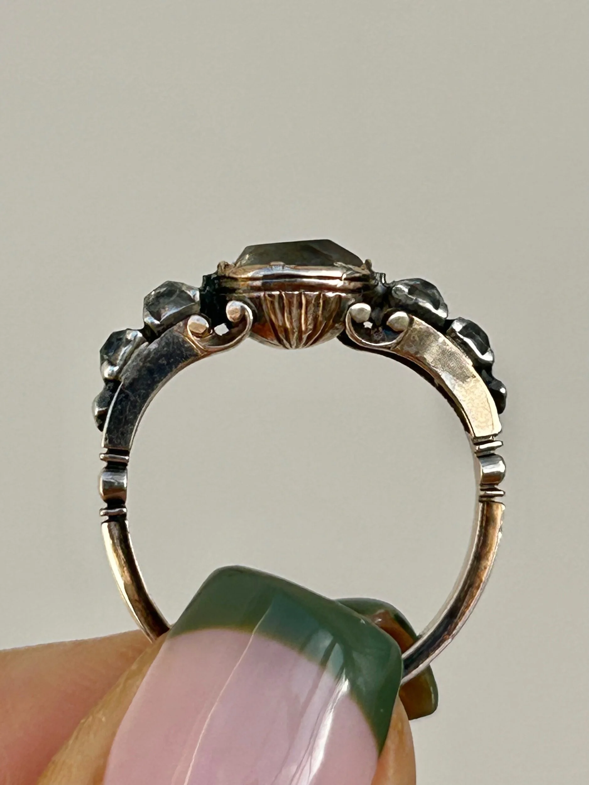 A1237400-F196-435A-9906-C1C2F4363675