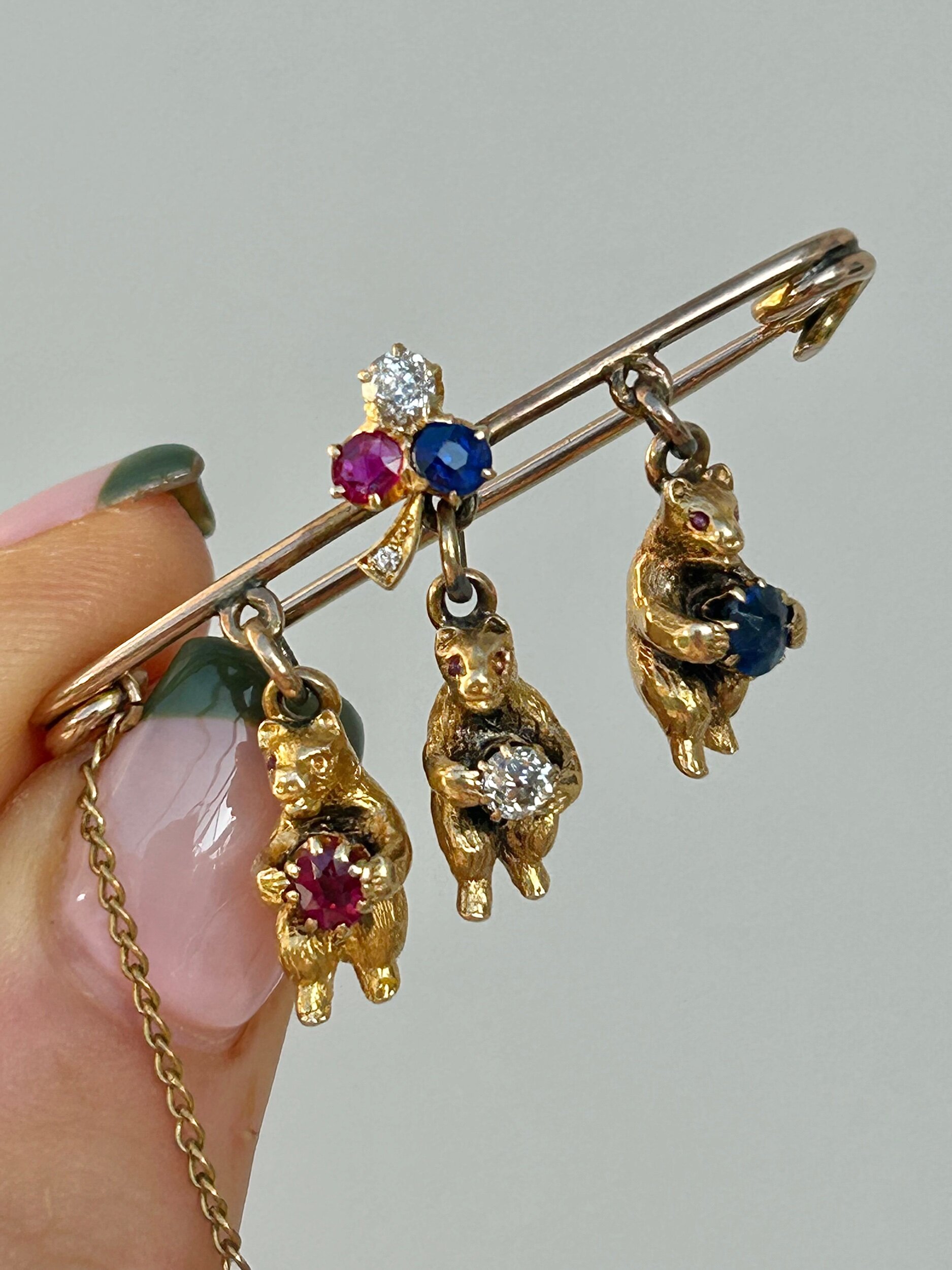 0F5364A1-2127-4552-B5F3-577C99ECDC70