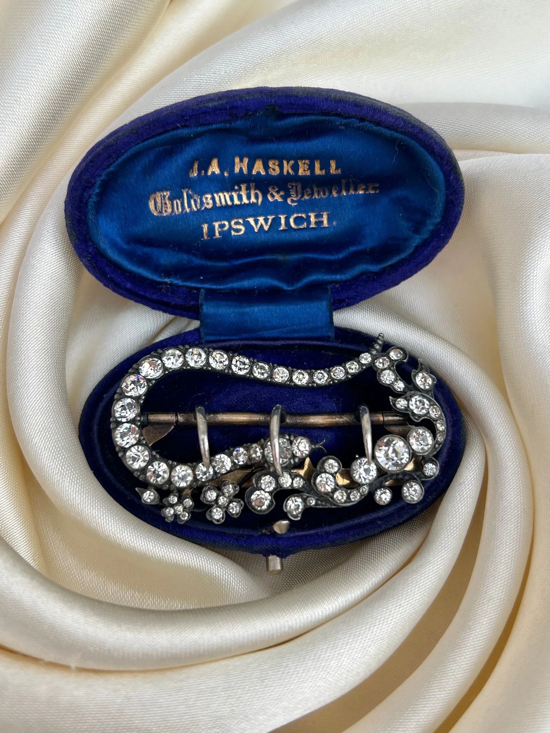 4E1318EF-FC1B-4C67-8348-6B2A8F5110DD