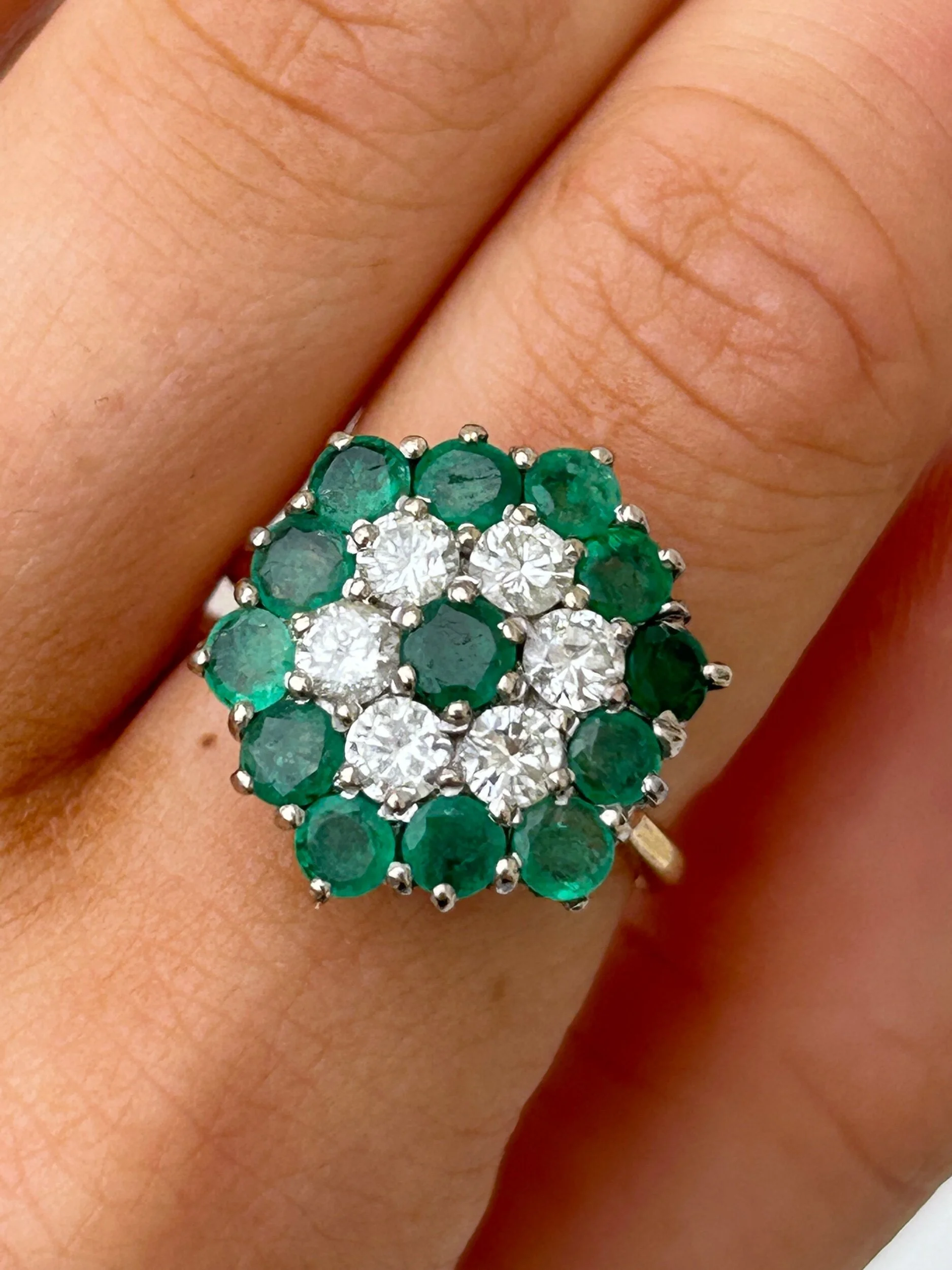 0FB37AB2-3FDA-404C-B45C-949BAE823801