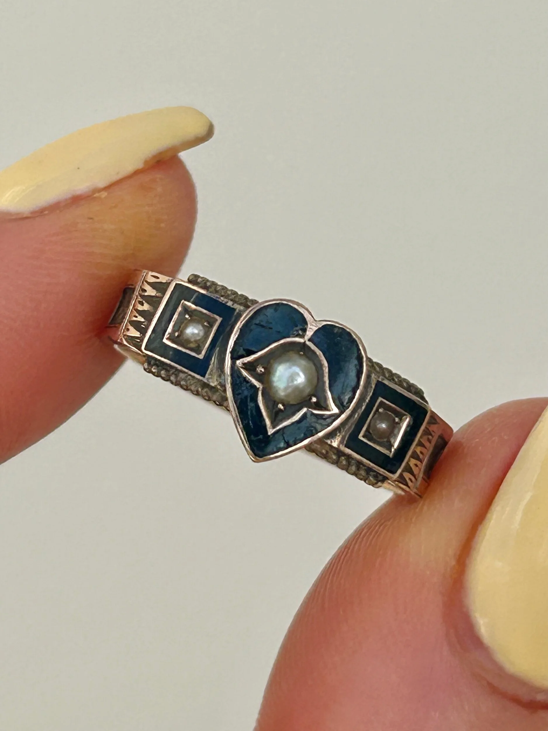 E95161D4-D106-4C88-8D3E-C15CFE4B77D9