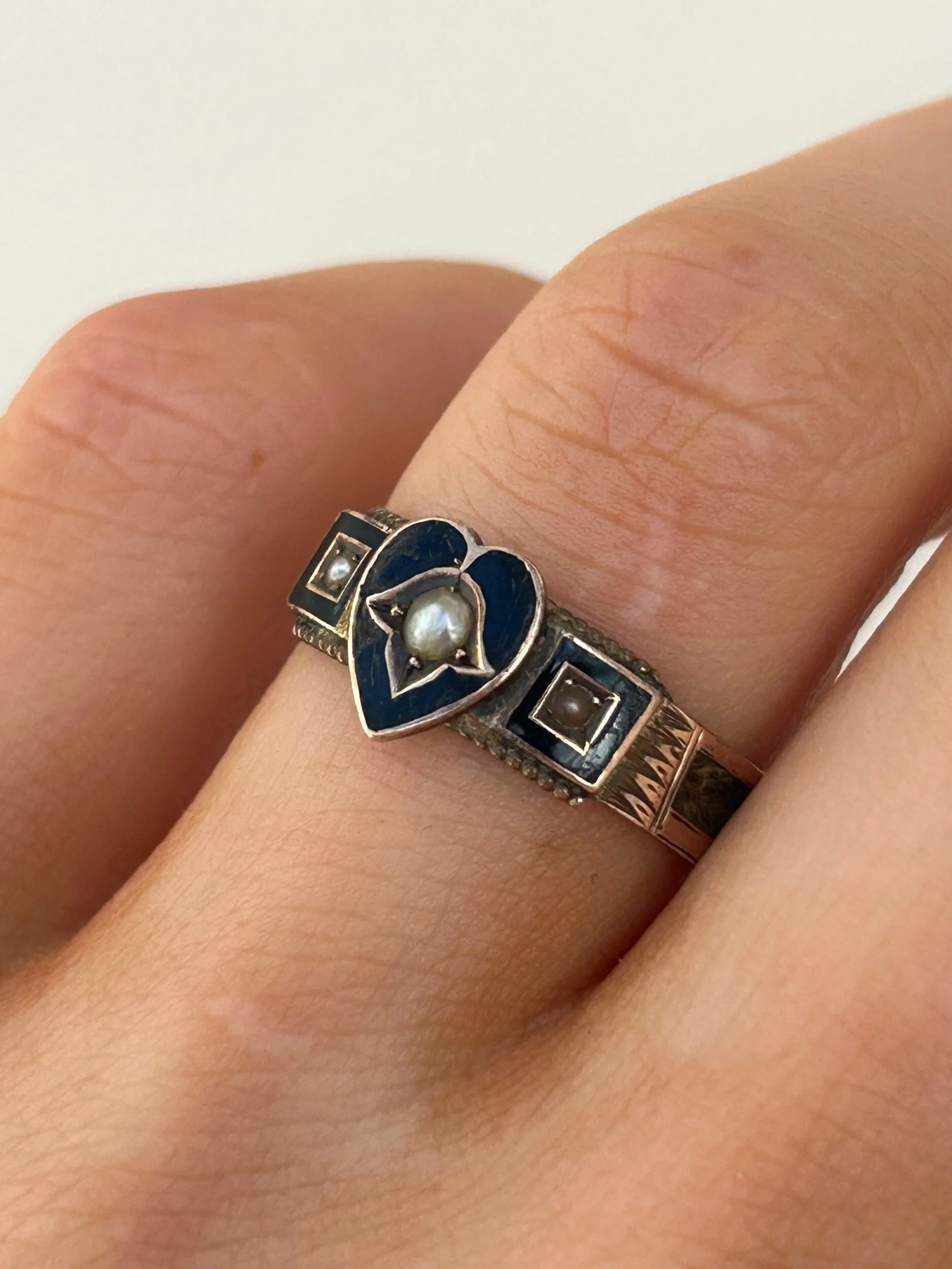 5E8640A0-D179-482E-AEC8-274B3073F66E