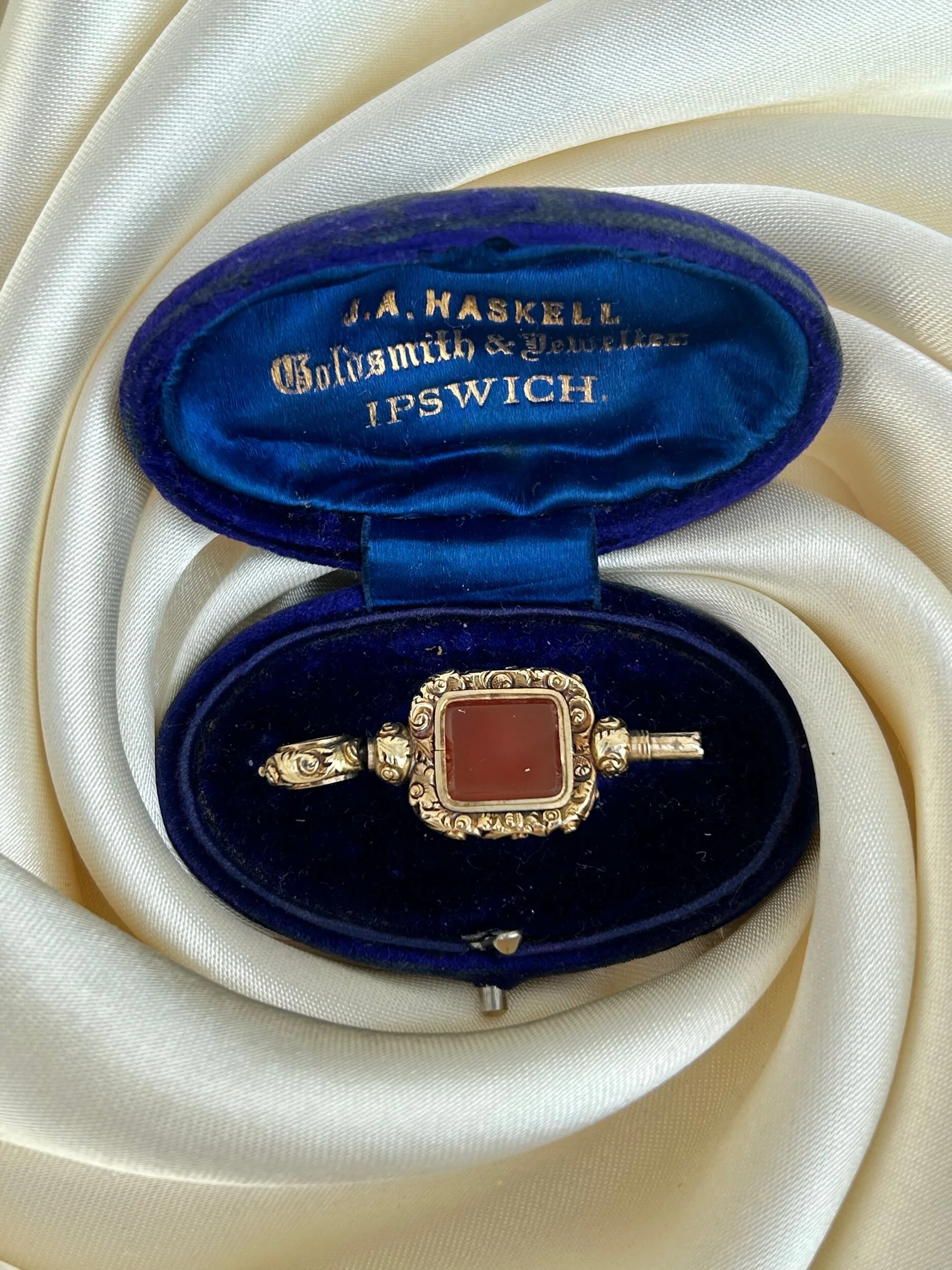 FCEF42C9-2B77-42A8-9088-439738708C34