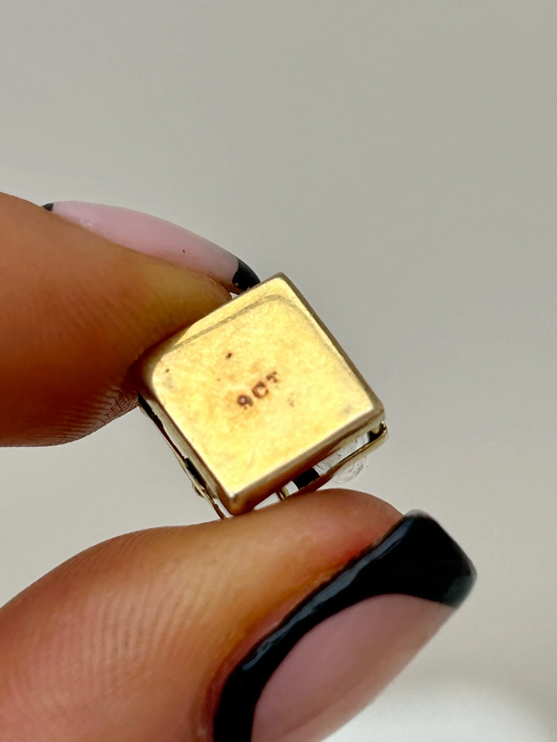 DAF439CA-F773-4FE0-8209-B333030E631E