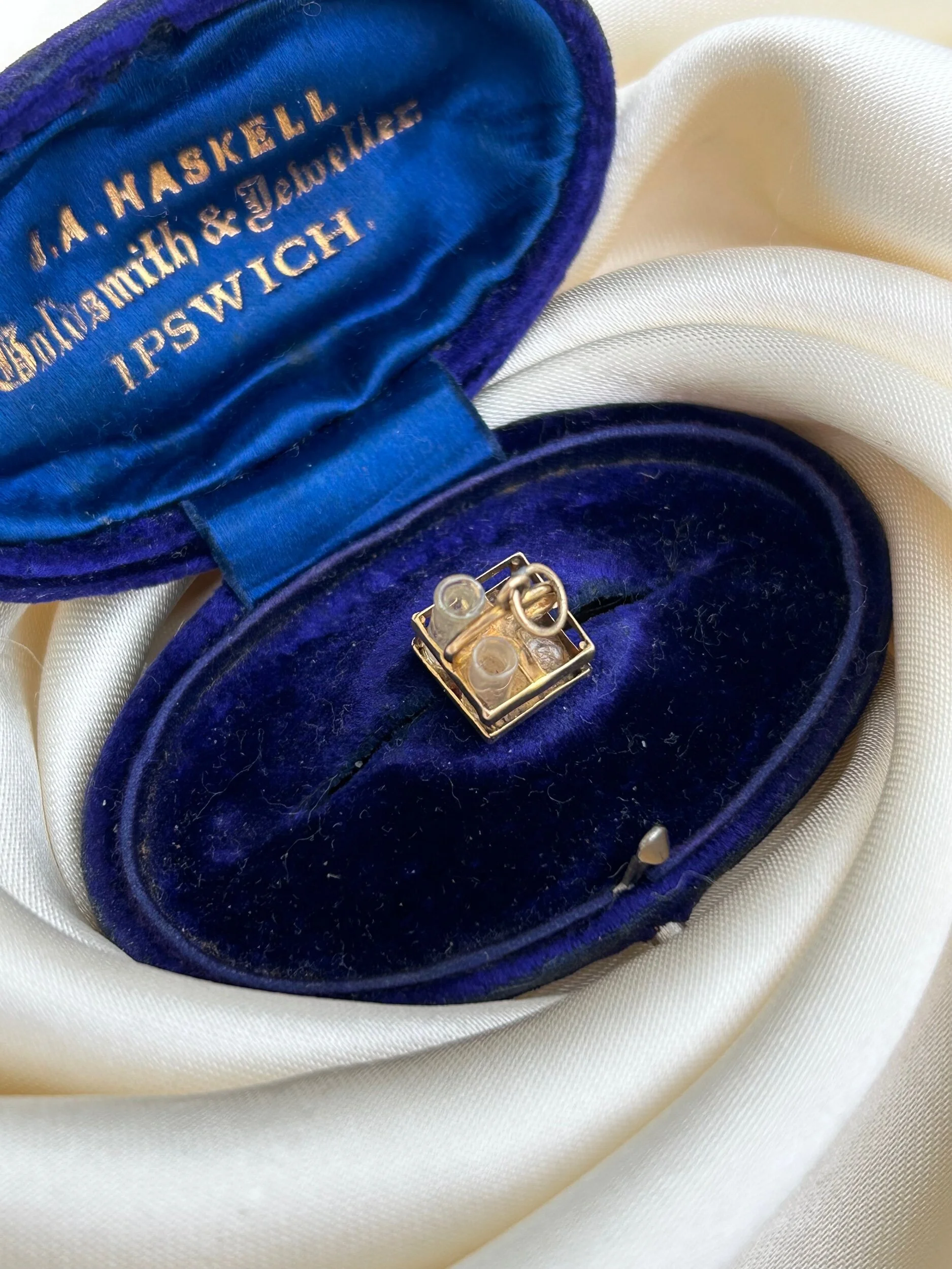 2D4D7A04-51D8-45AE-819C-67E42C2F56E9