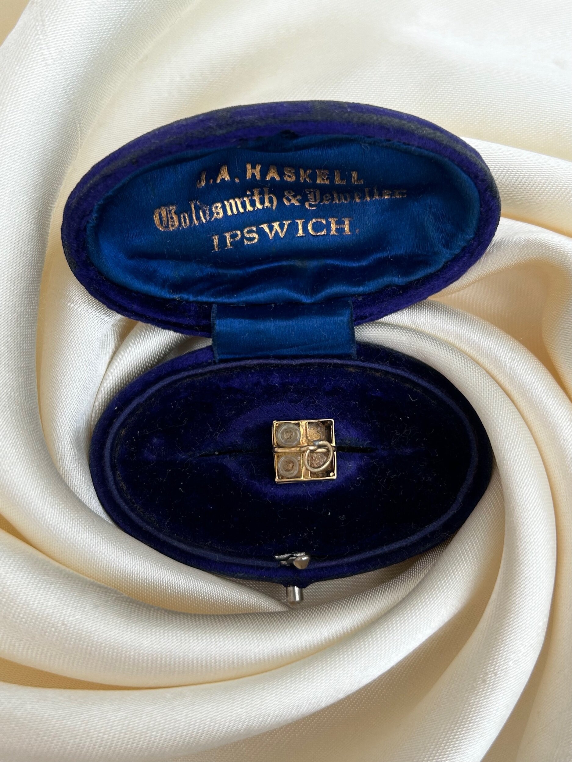 40F284B0-C8EE-4066-9489-F96DE875DC2E