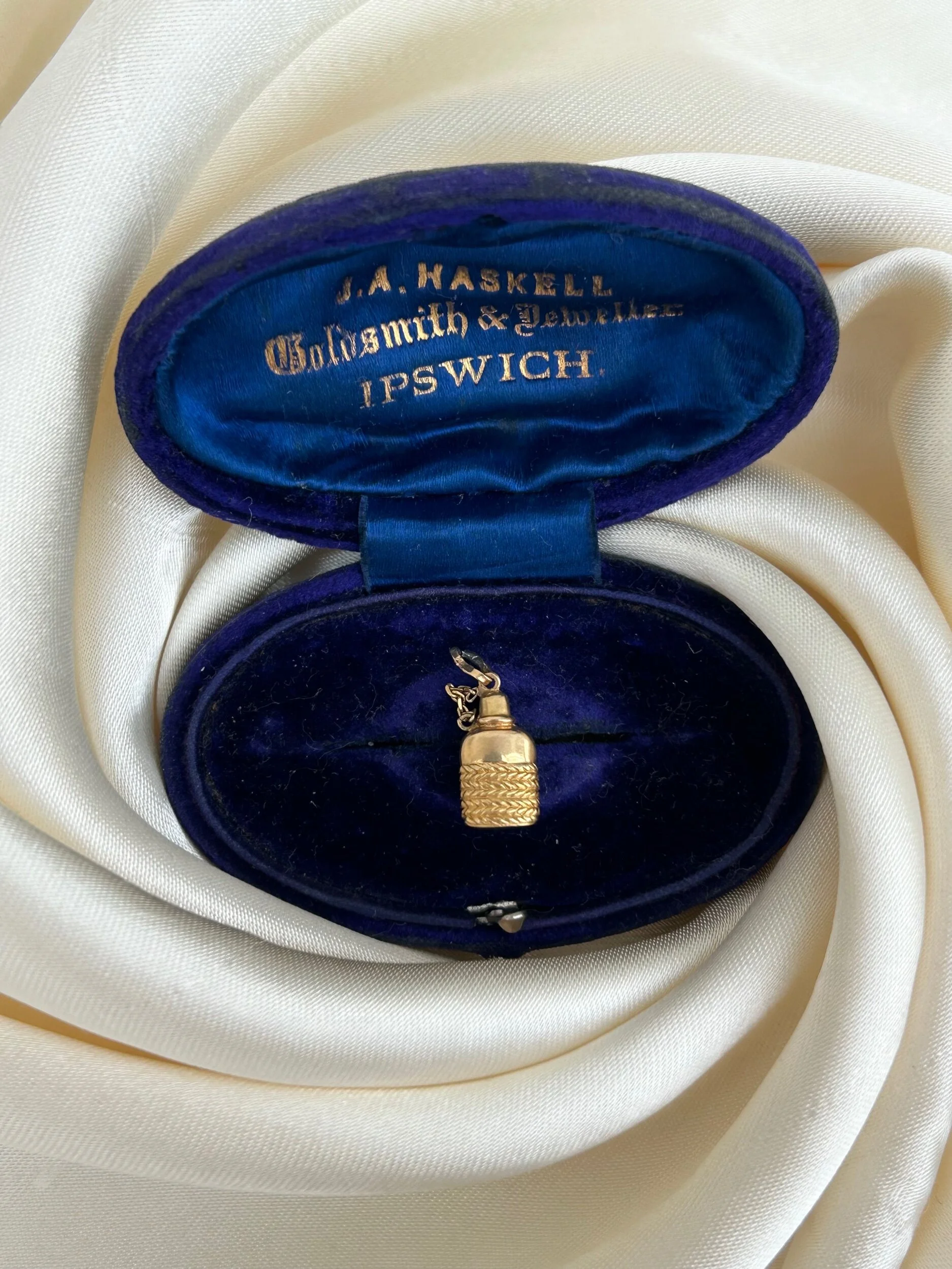 AFBD2DED-E4C7-4CAA-92A1-FFE6C3E07575