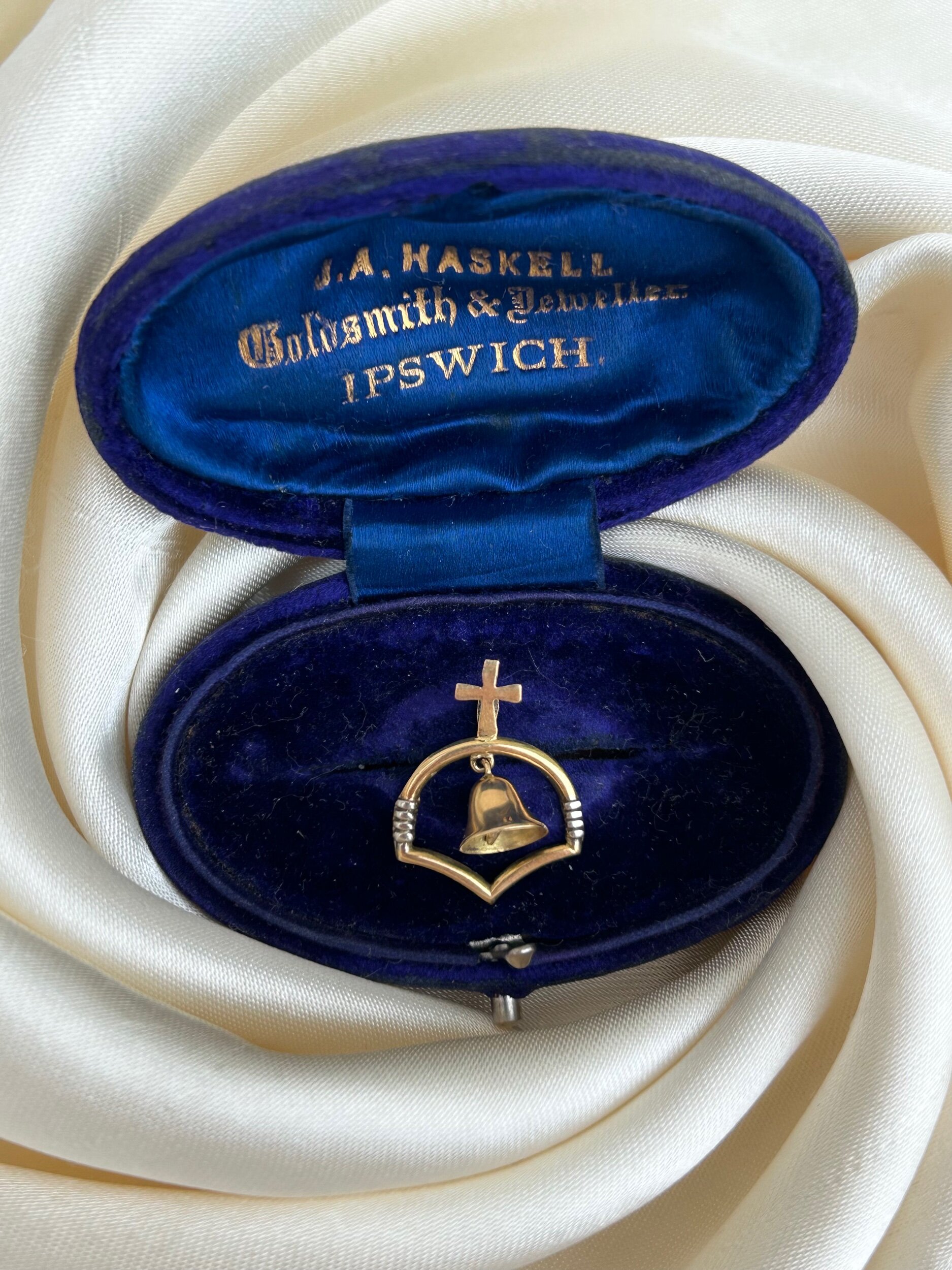 9F1E987C-18BF-49B6-A447-E8C73EDC7D31