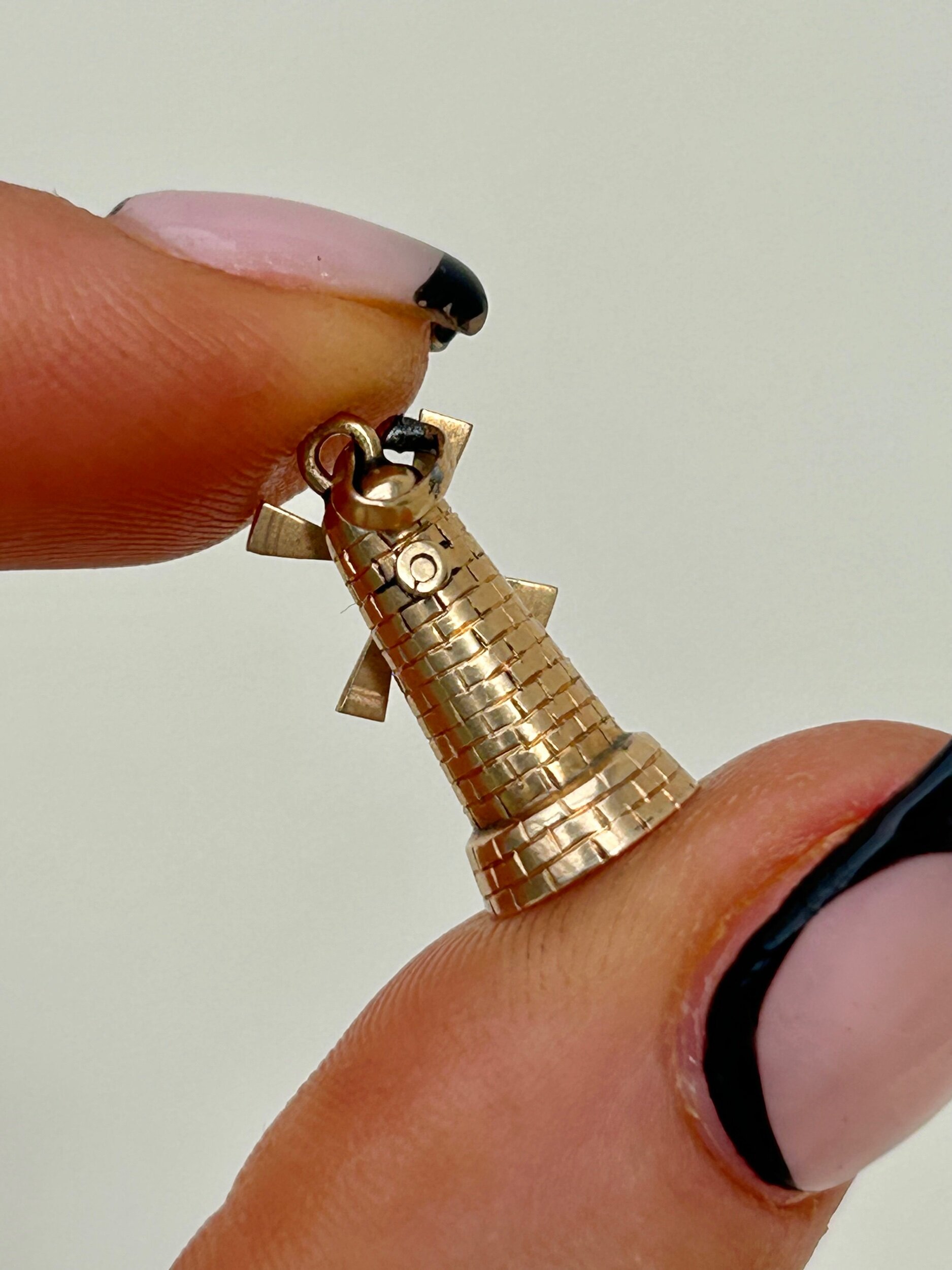 2F9879DA-0B4E-4883-AFCD-25FA2C696178