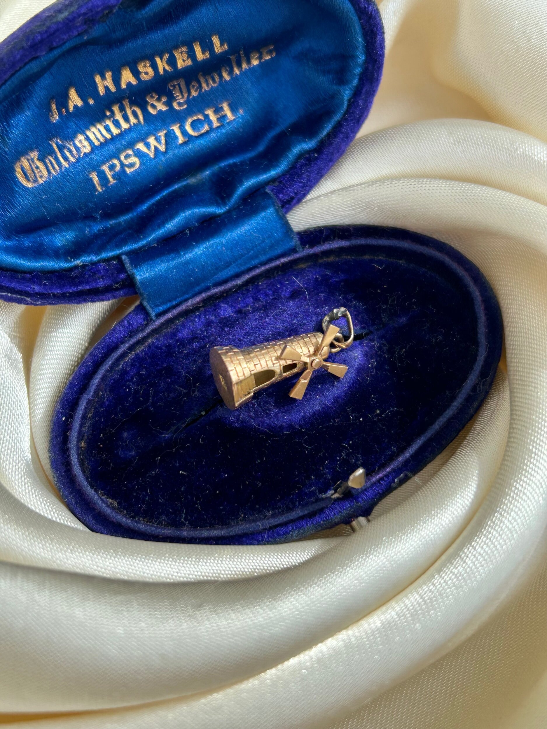 0ECC6E9D-962E-45DA-A609-FF6B9F39433D