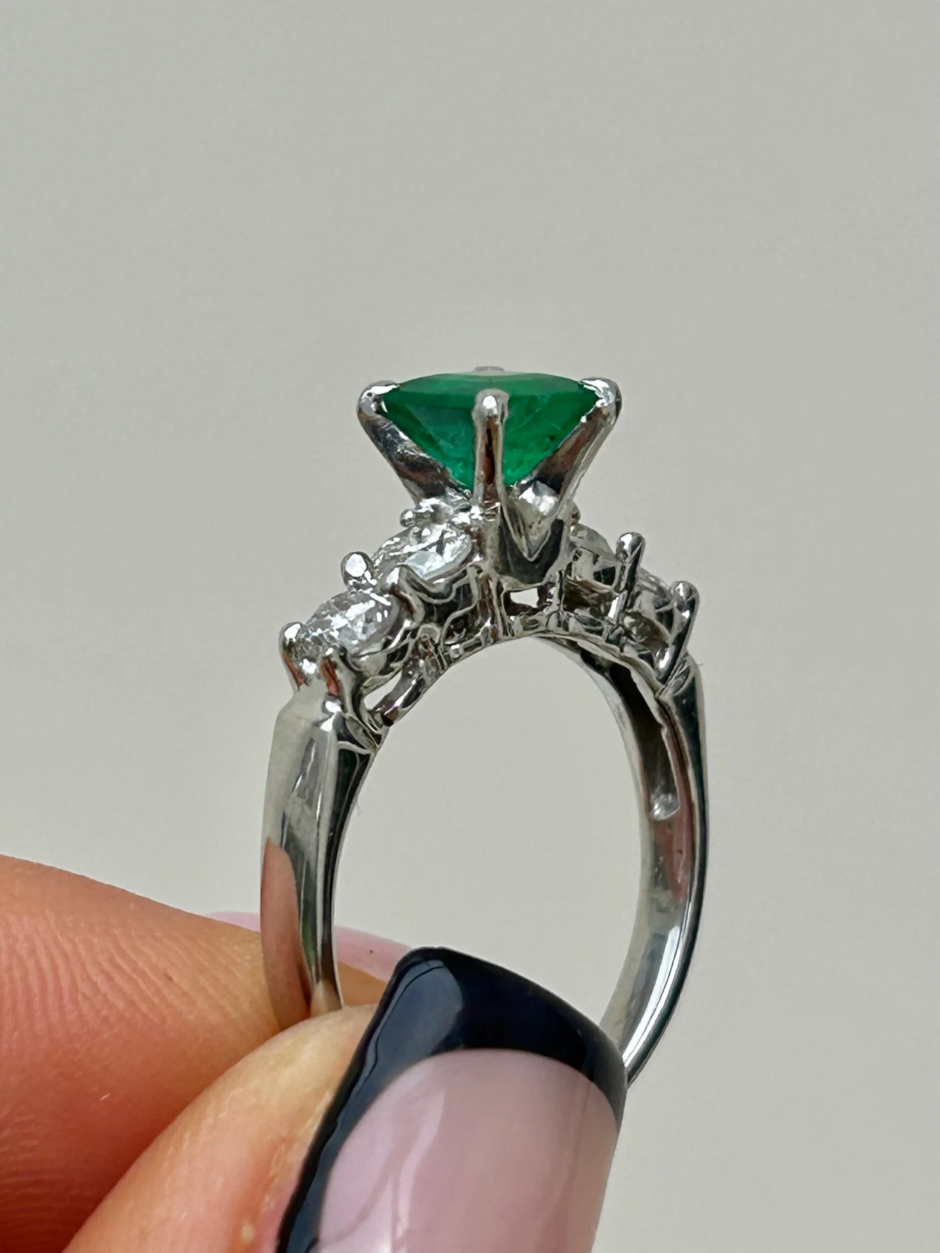 44FA4D83-6F83-4970-8D92-7861C0160D33