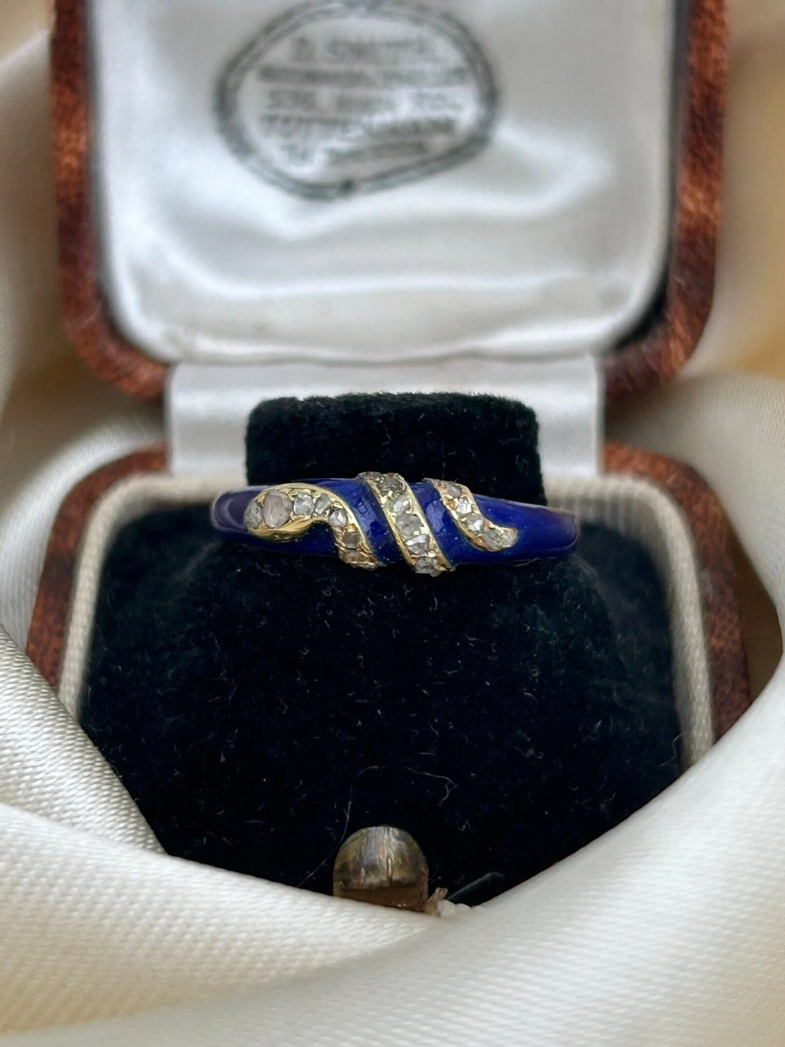 C19A26F4-047B-4F57-B2C1-CDE05BBD6608