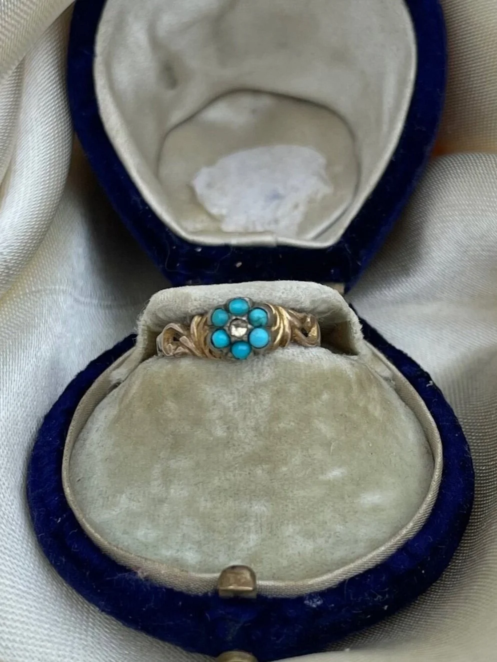 FB9DEB4C-66EF-42A1-B58D-23231A5986FA