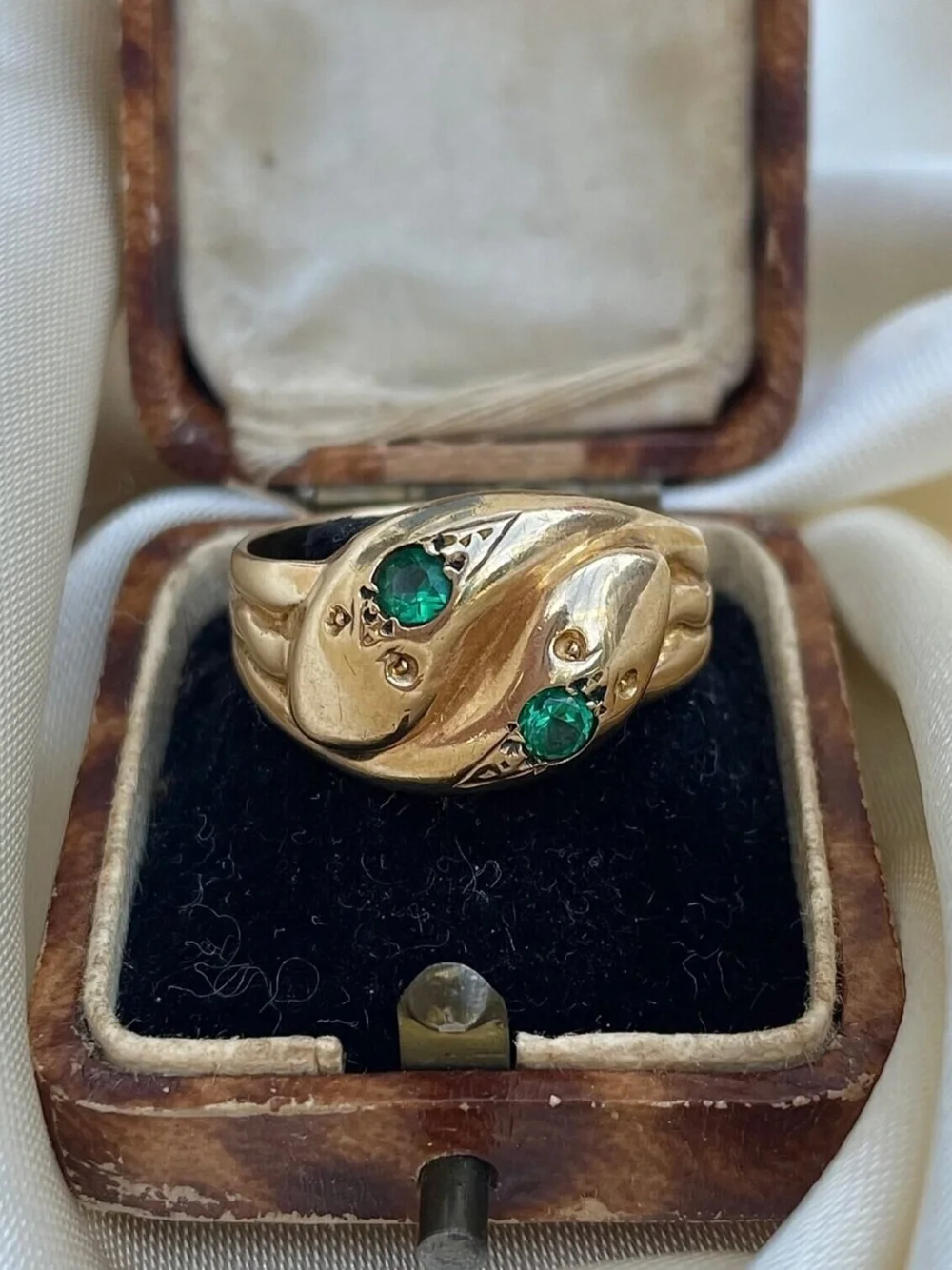 Vintage 9ct Yellow Gold Double Snake Ring with Emerald Paste Eyes
