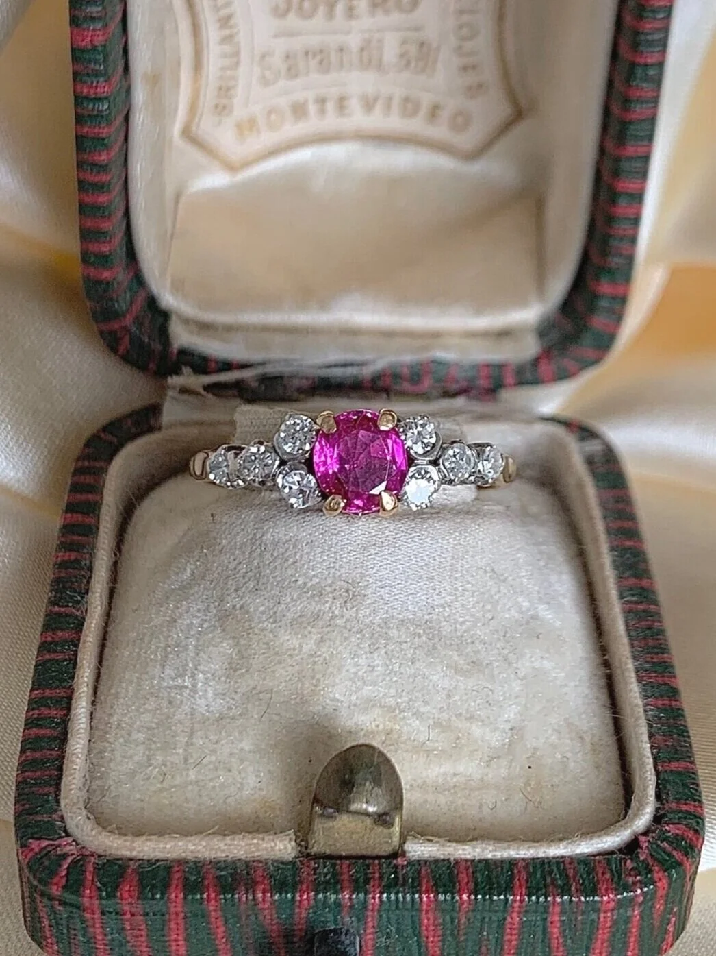 0D1B82FB-F43F-4B80-A0F5-76C74644DF1F