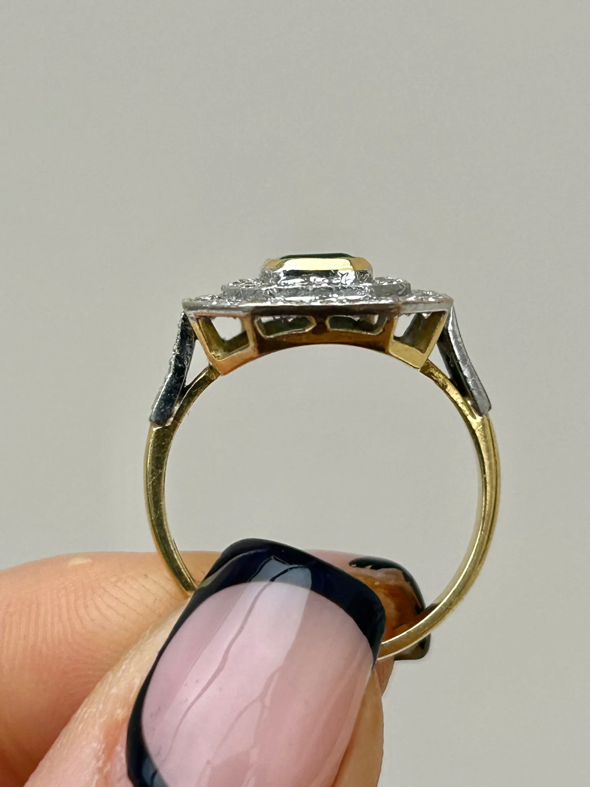 9DB989FE-CC4C-4972-B58D-828C57564517