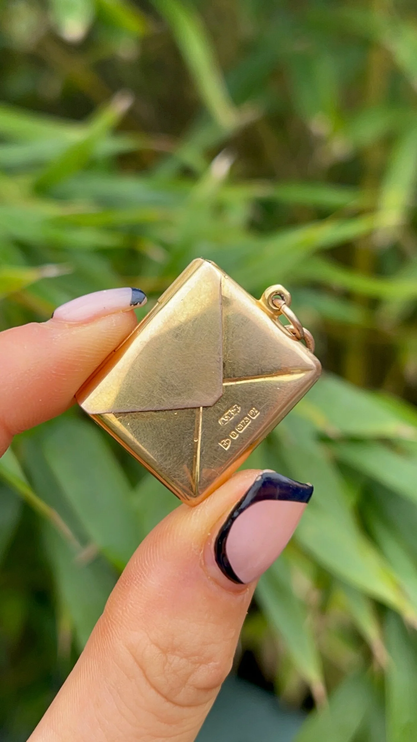 0124F9C7-FE2B-45E4-AB1B-7C1B6E911A65