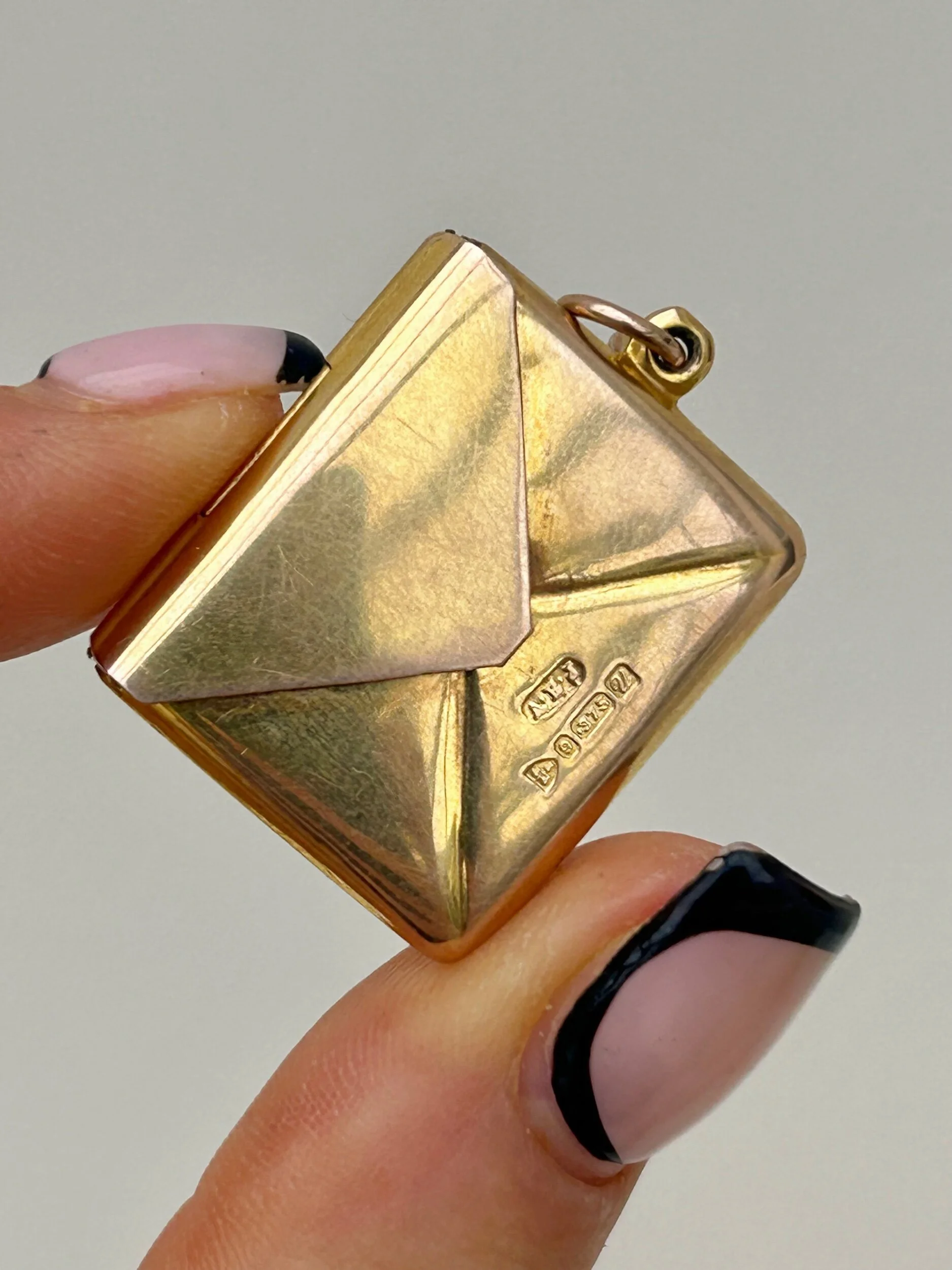 F2775D46-7CF6-4445-B0AE-EB00F4DB366F