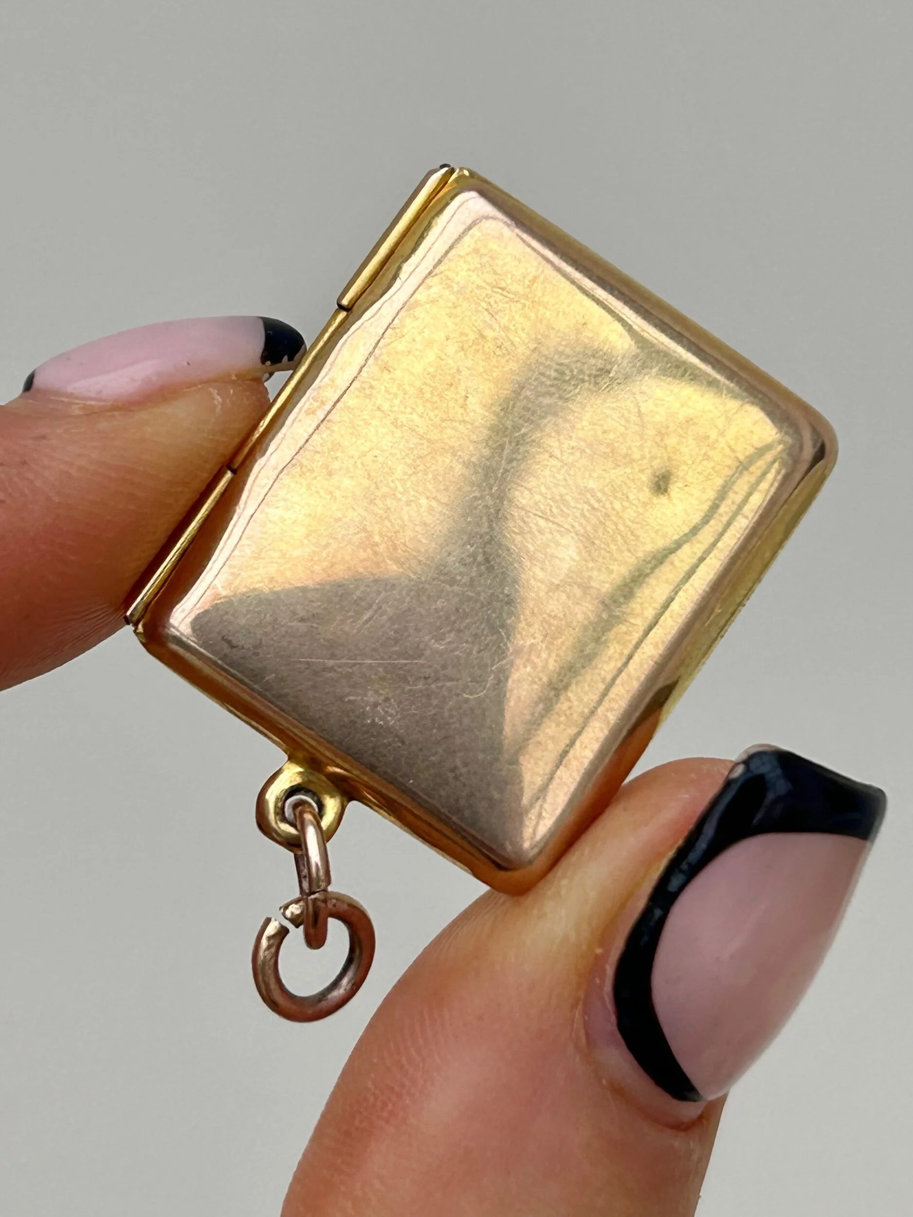 4C69869D-F1F0-4E6E-A0EF-6AFBE1E377D3