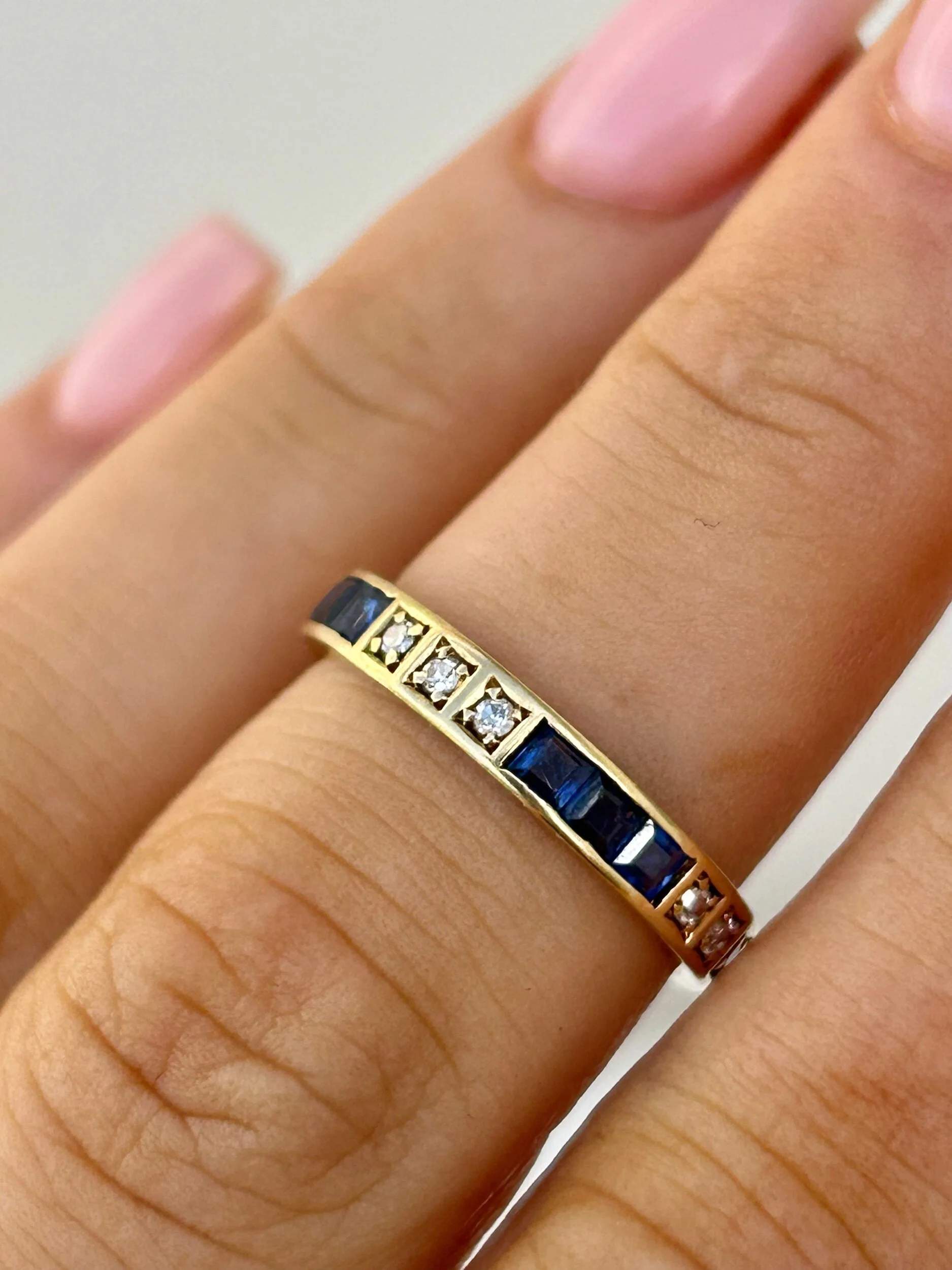 8D67B463-7E41-4330-AF82-E4AA8A94336B