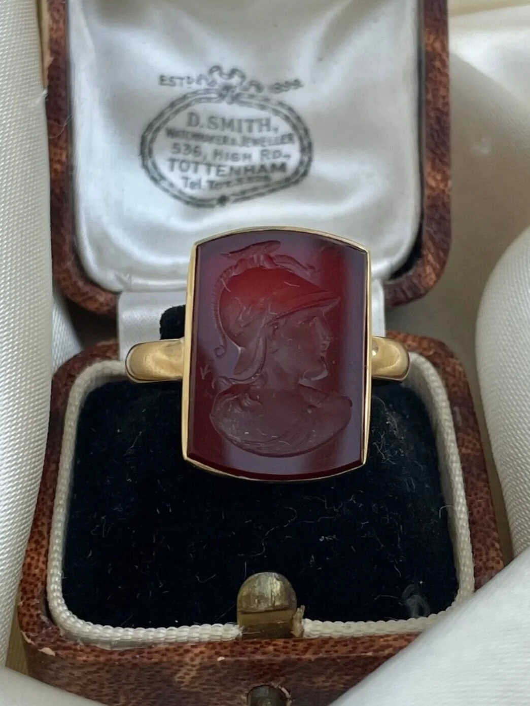 EDD90F70-EB12-4FB3-B378-3DBF49750E08