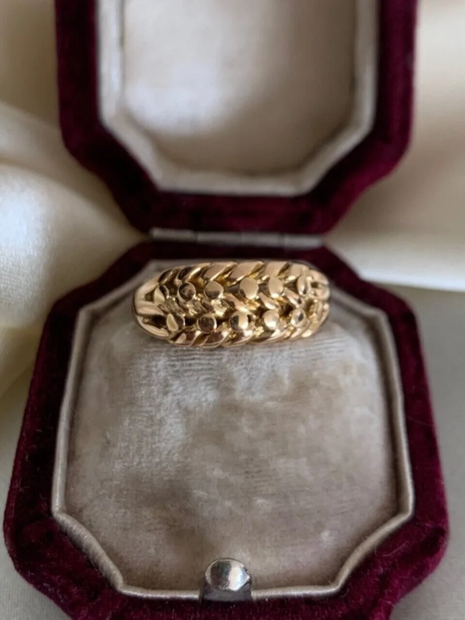 18ct keeper ring deals