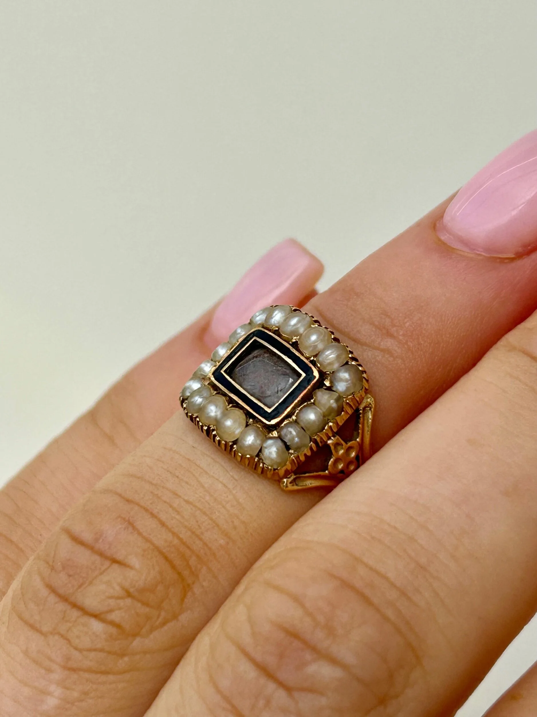 5D400290-033B-487D-9A8F-AA5EC2DF4185