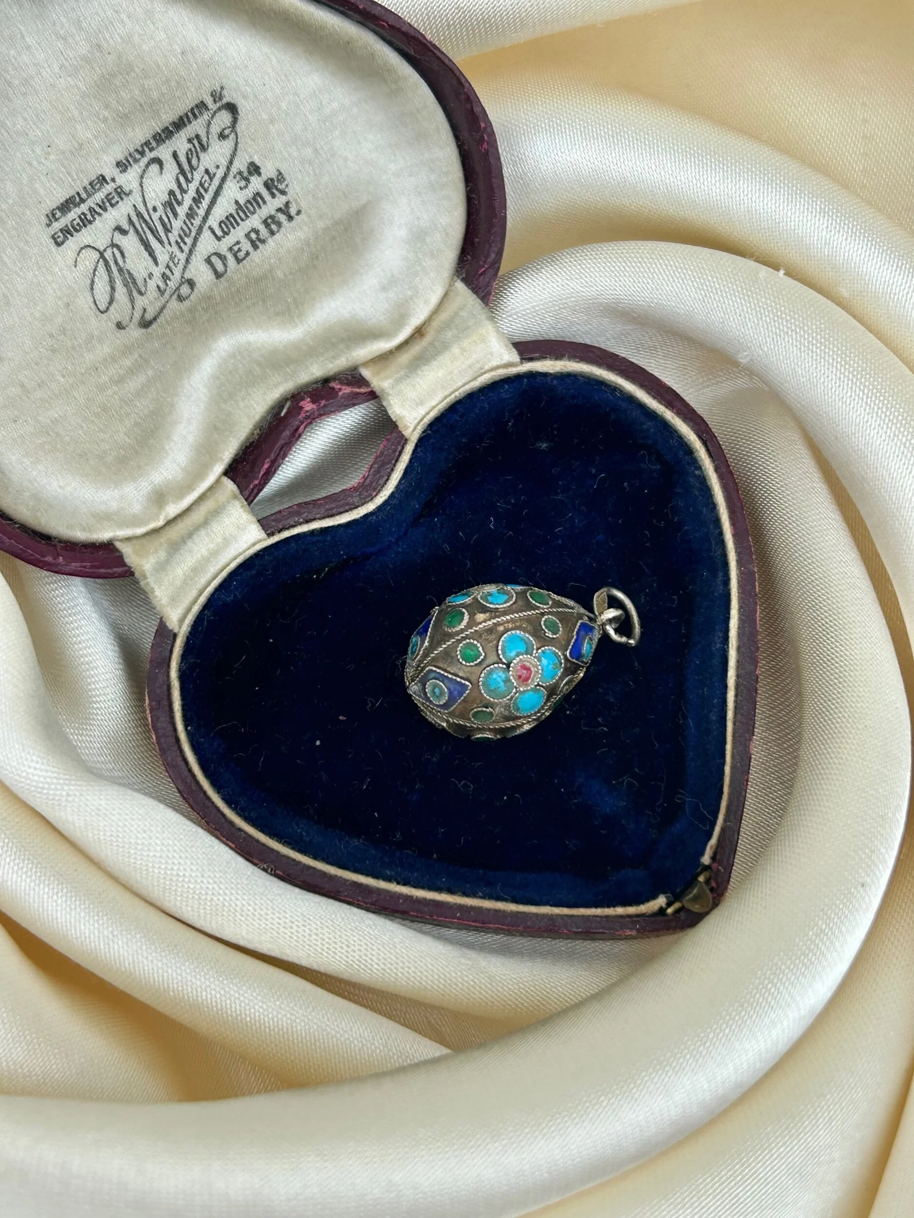 B7021F80-2A49-44E5-B716-893EE8DBD2B5