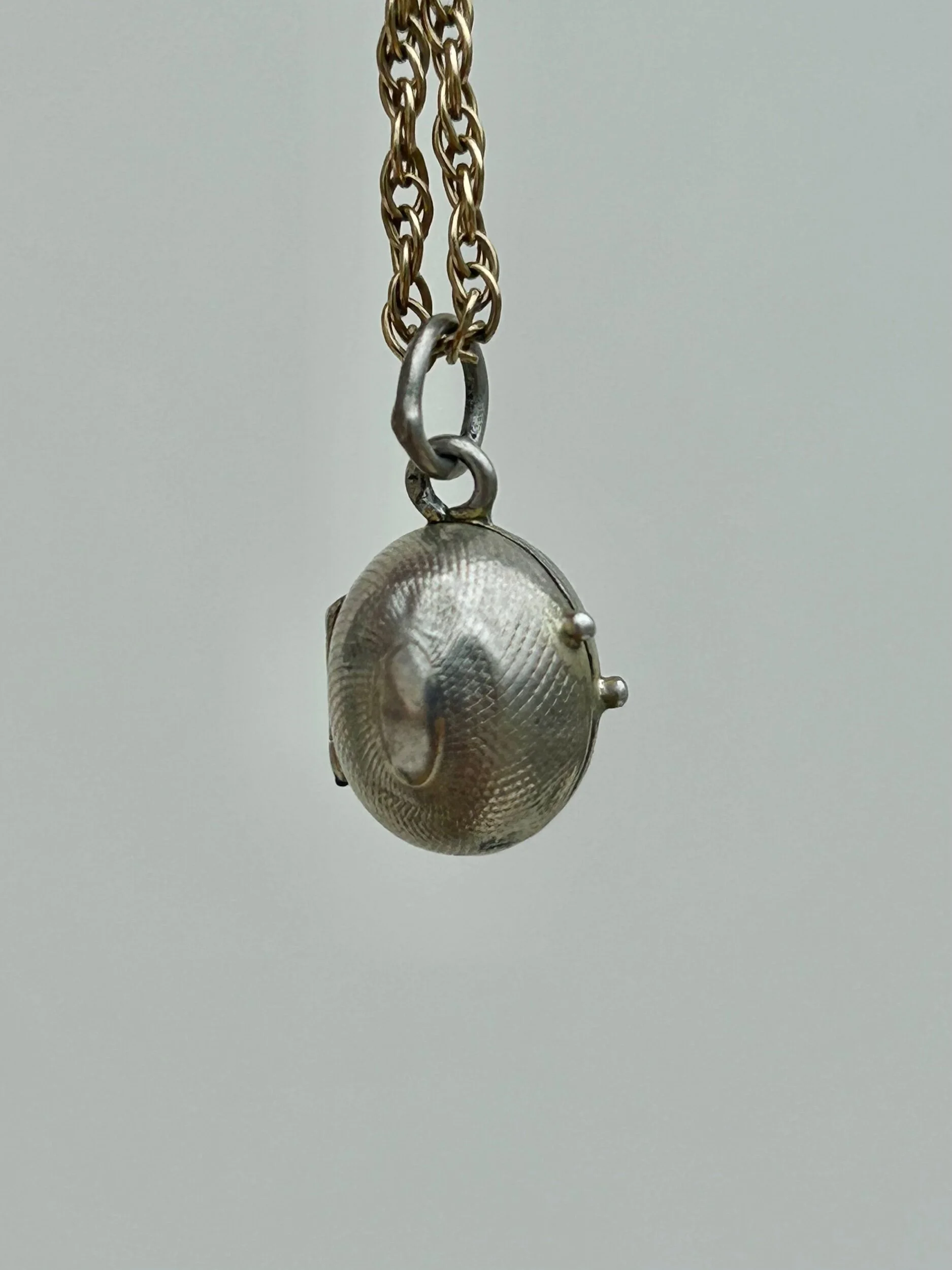 61F389C8-31F7-4F9A-A0A3-59B964F39A1B