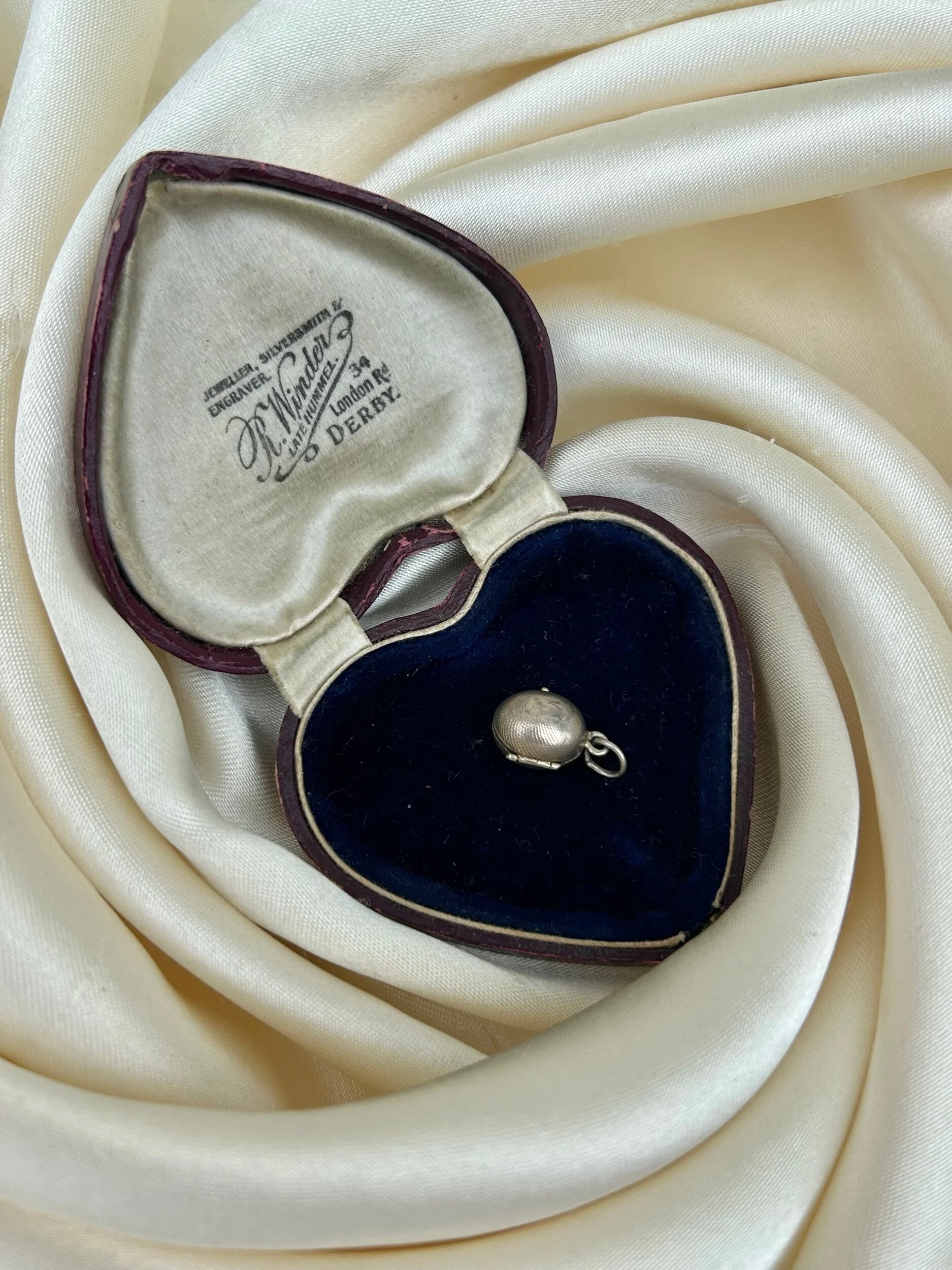 05E102C1-4C6E-41A0-9B4C-8E2C21B8FAF8