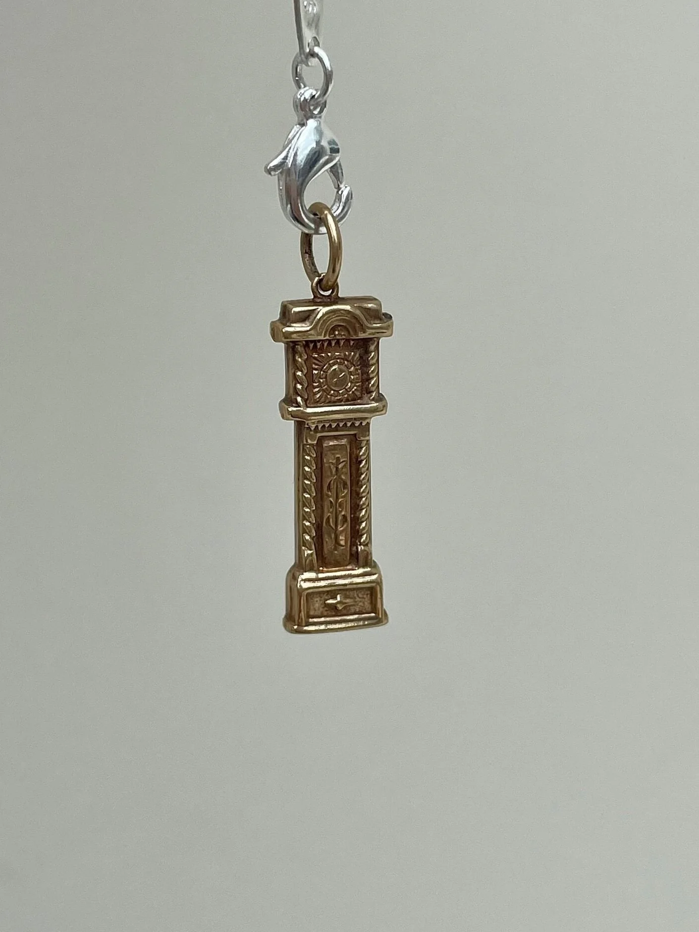 3D8126F1-10EC-4A50-BA37-E07B045D4313