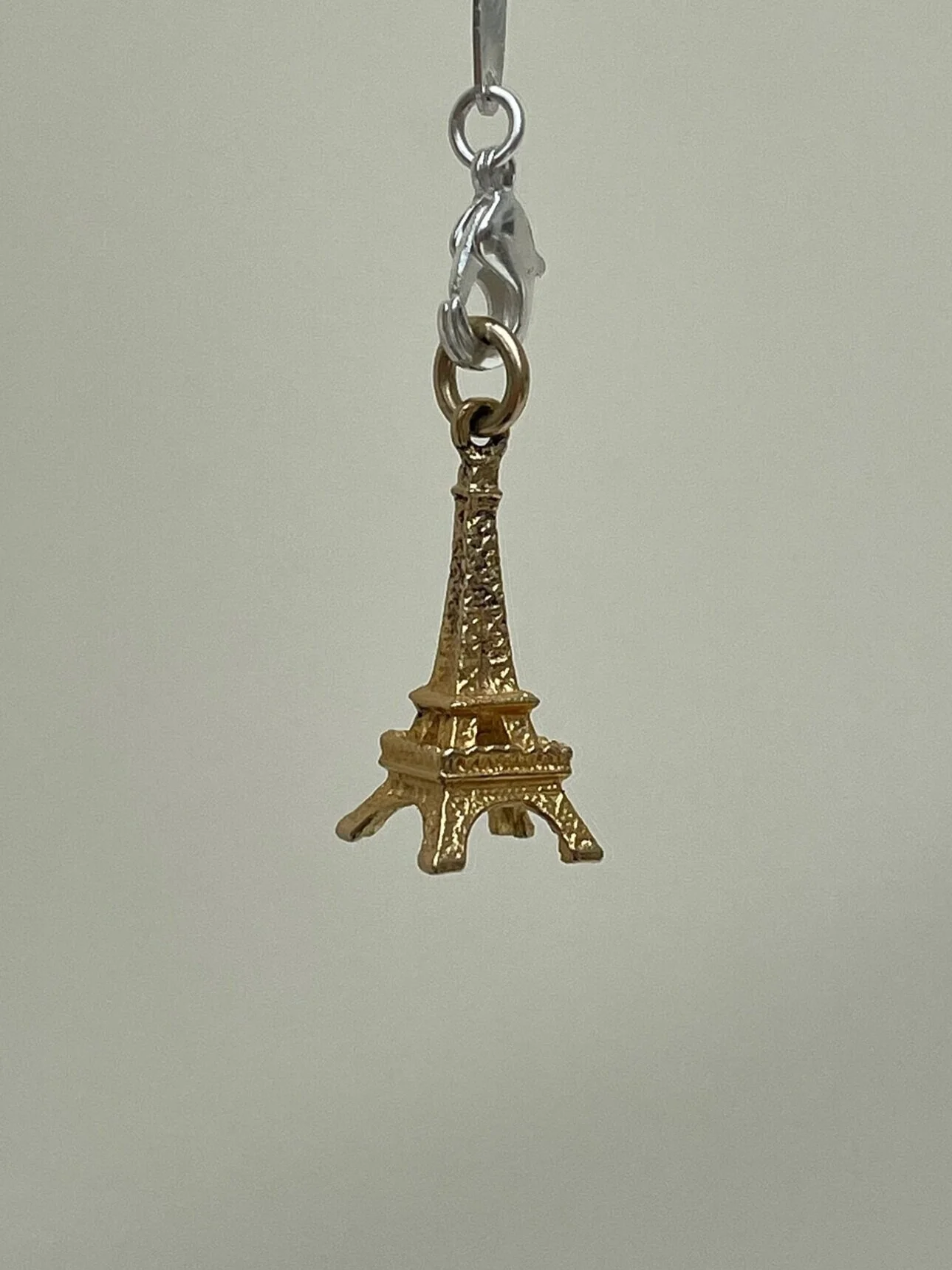 16DCA0AB-521C-43C8-B09D-1A1CDB9A1489