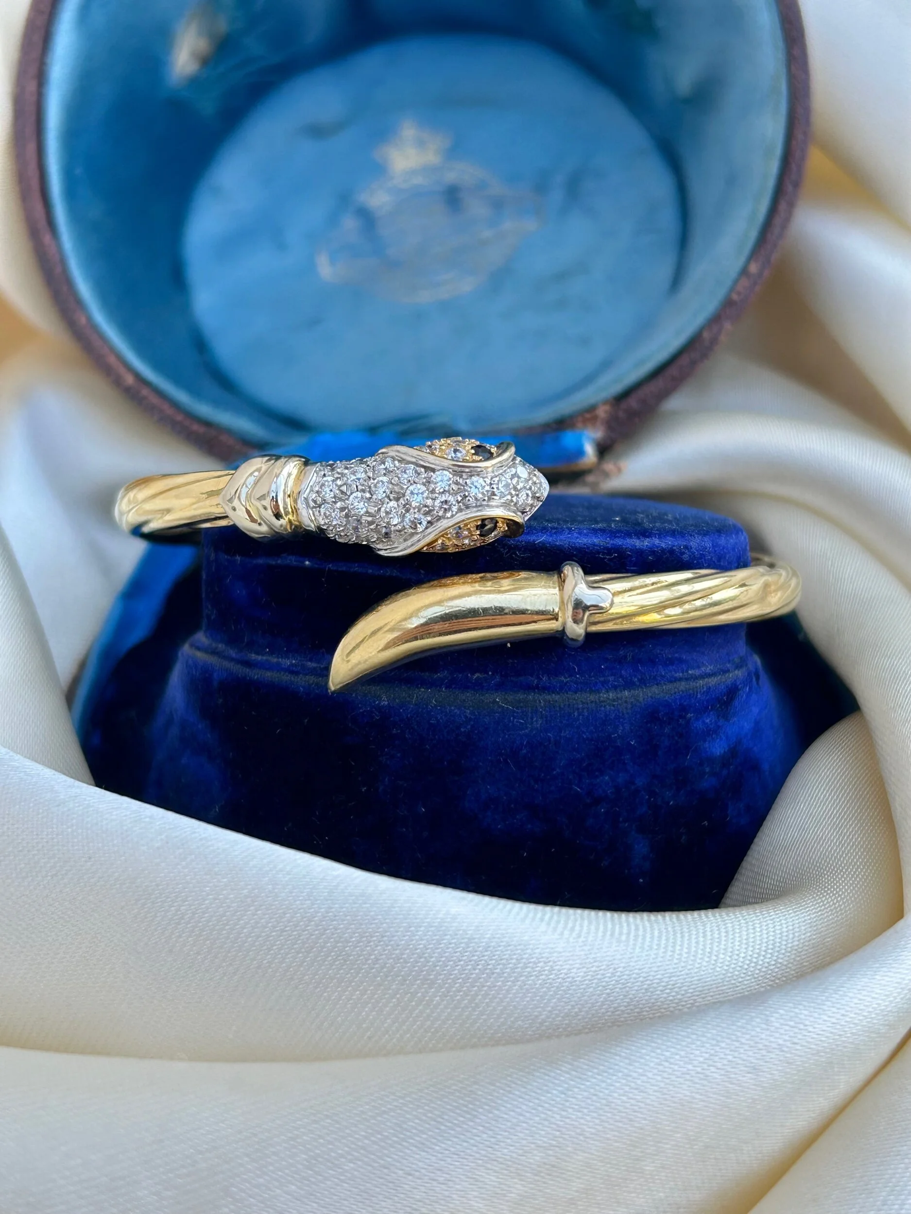 2FBD1700-3A4D-4CF2-84A2-570319A75CE0