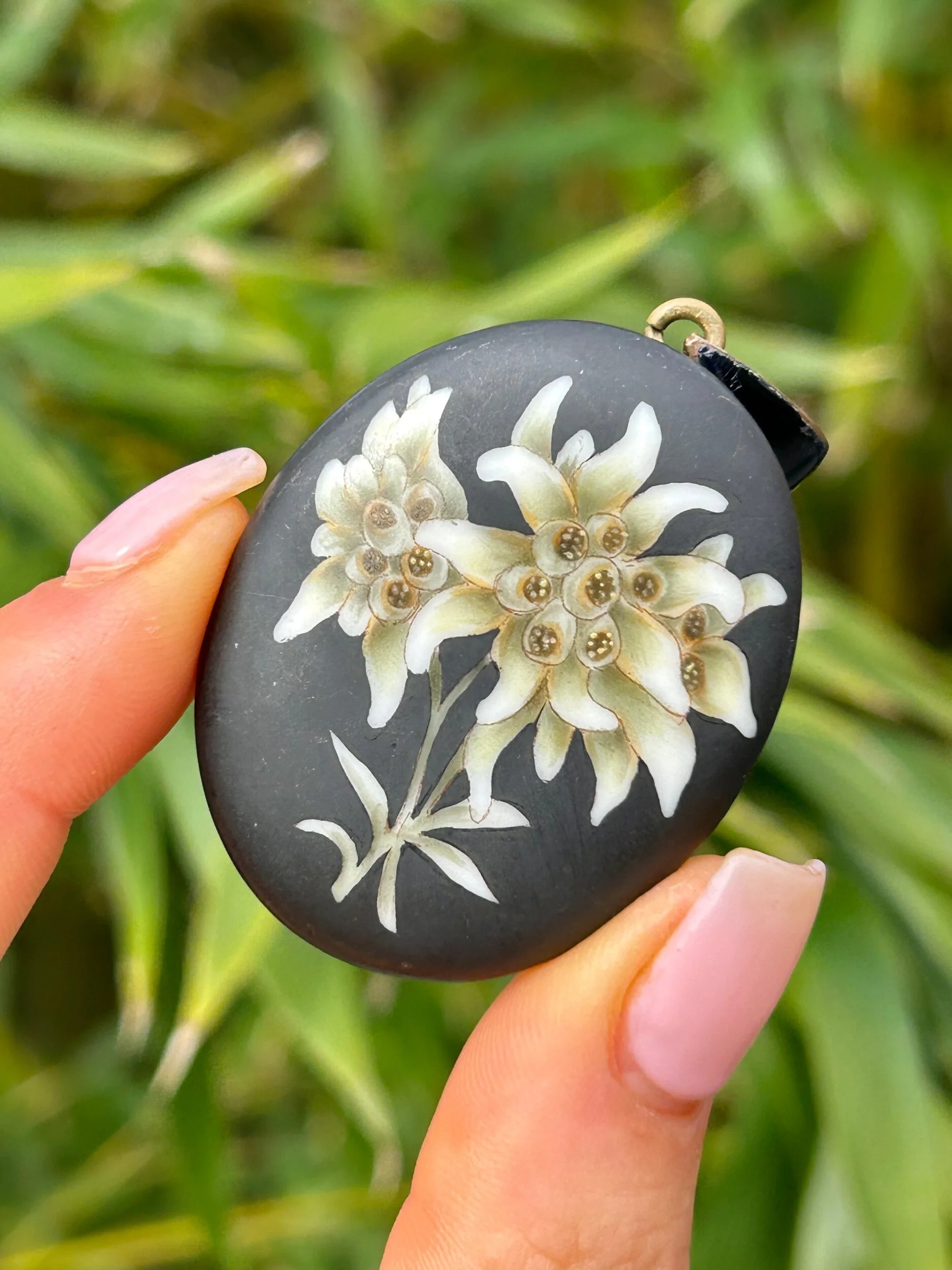 01C94E64-3952-433F-82BD-0258F4A78CE8