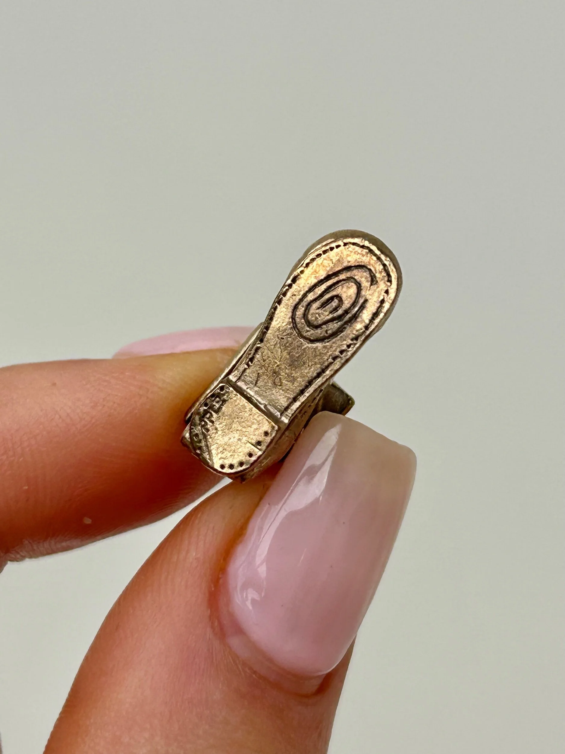 8837A5B5-D0F3-422C-843A-15249F6CFE12