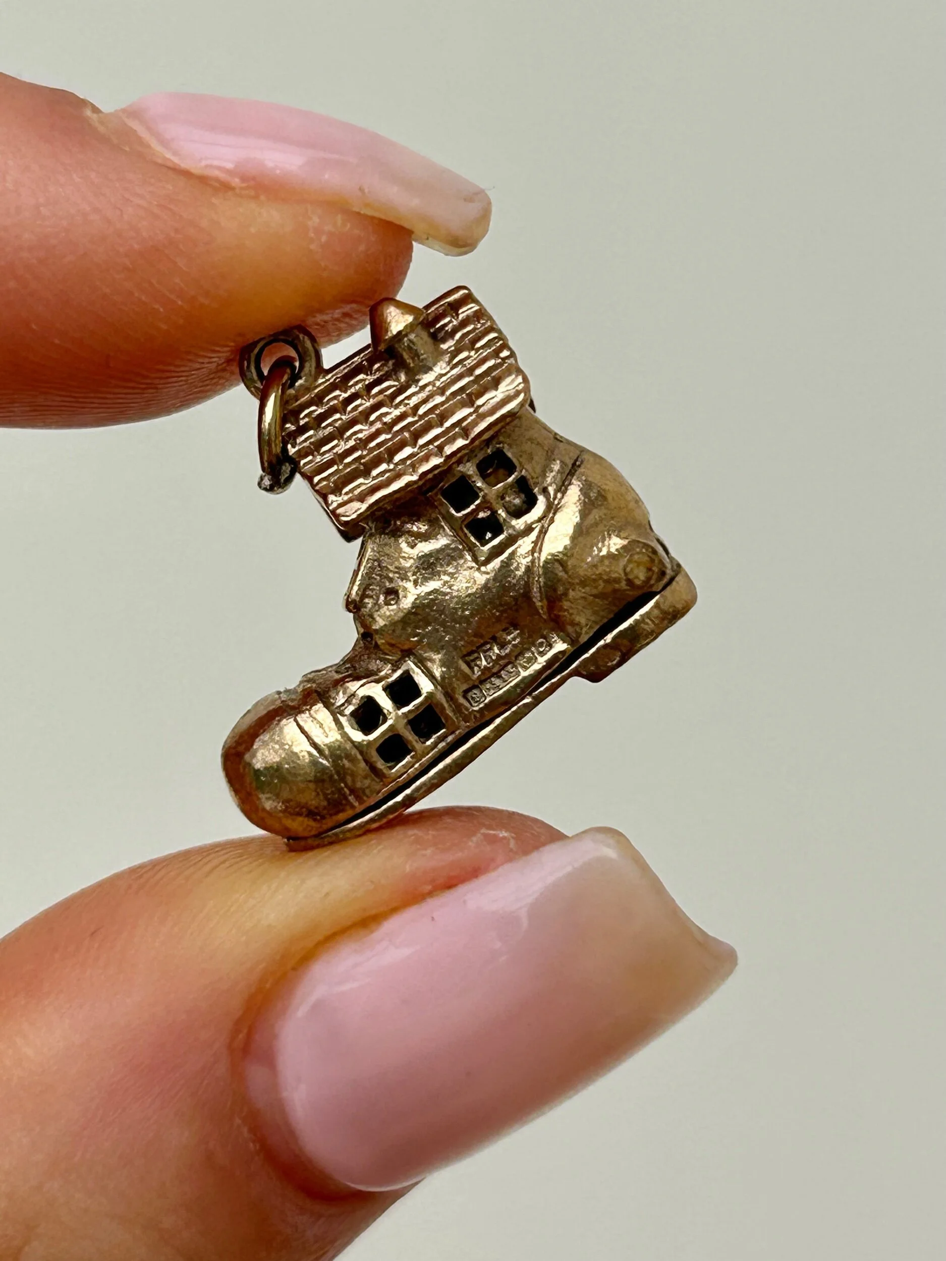 5C746E18-532D-49D8-8E1B-8D16F0C4A2A1