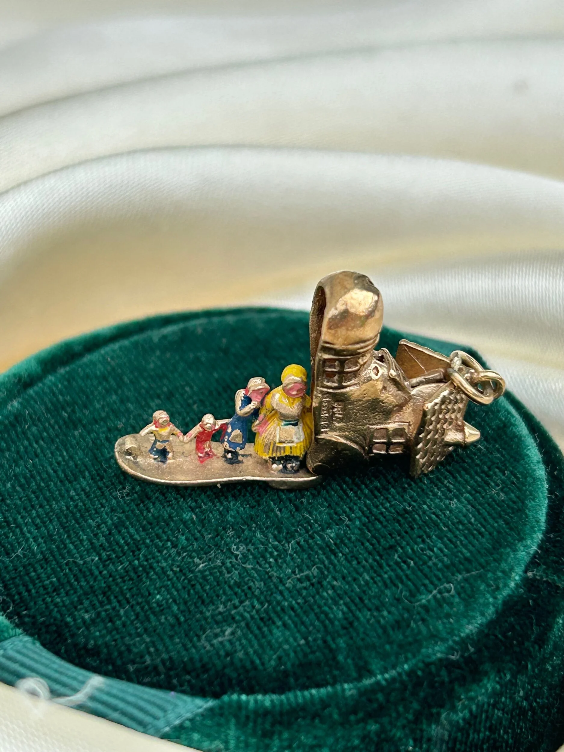 CE2C94FF-0F41-4FEB-AFD0-5505F6D628E2